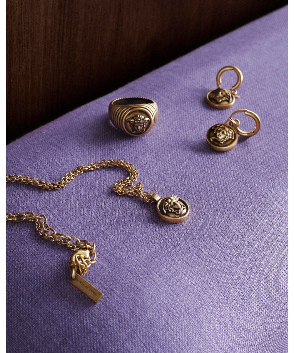 مجموعة Versace للعطلات 2026