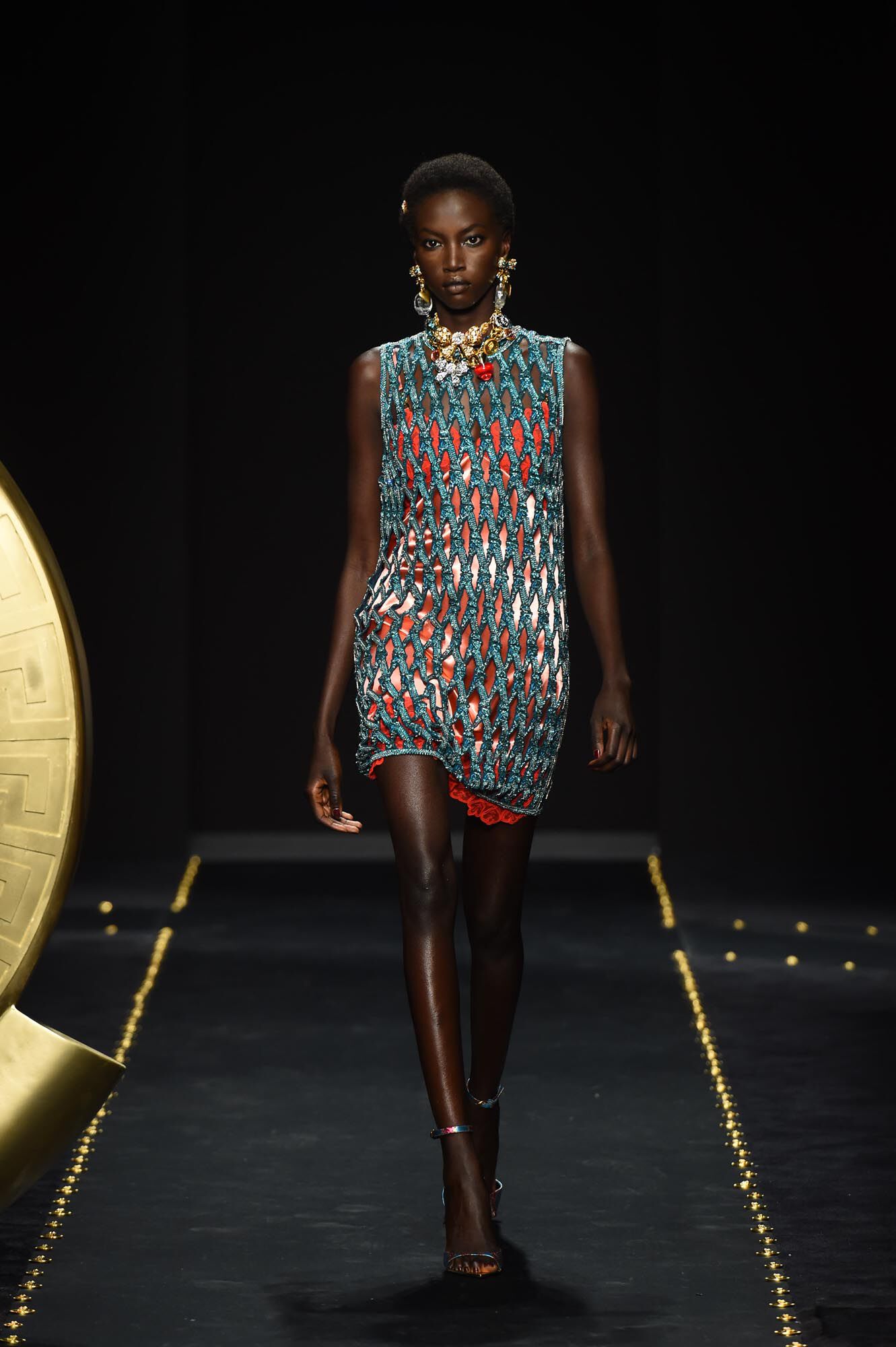 VERSACE WOMEN FALL WINTER 2019 FASHION SHOW VERSACE US