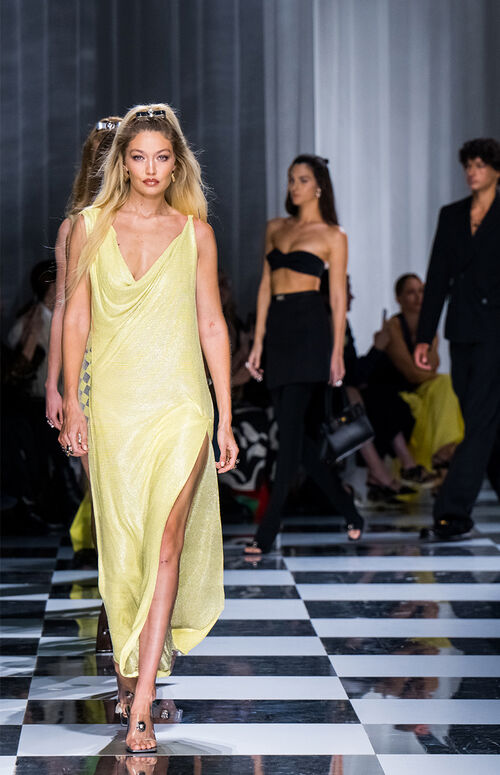 Emily Ratajkowski Brings Bold Color to Versace Spring 2023