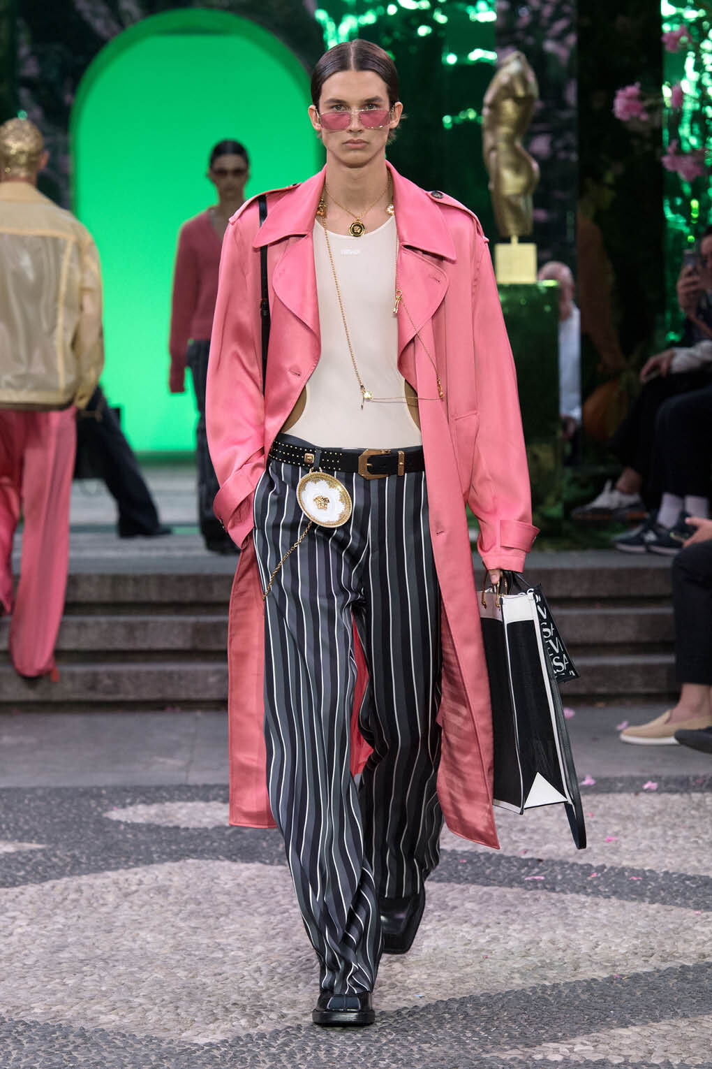 3tluxuryfashion.online on X: #VERSACE #MEN SPRING/SUMMER '22 The