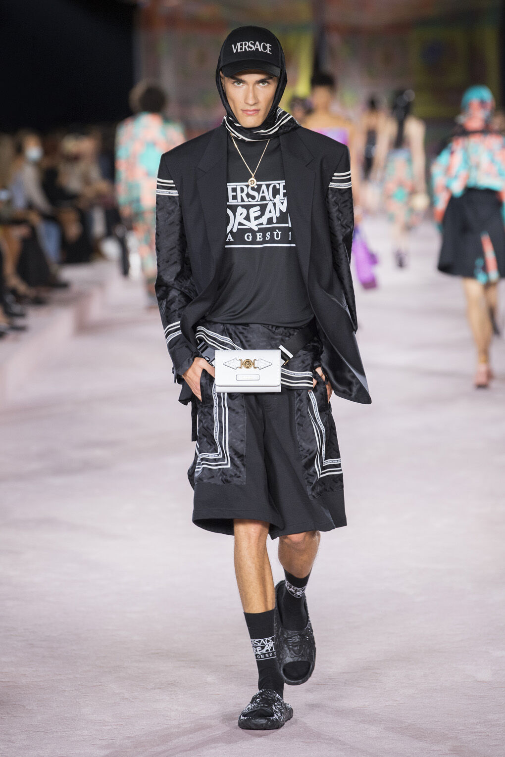 SPRING SUMMER 2022 RUNWAY COLLECTION VERSACE US