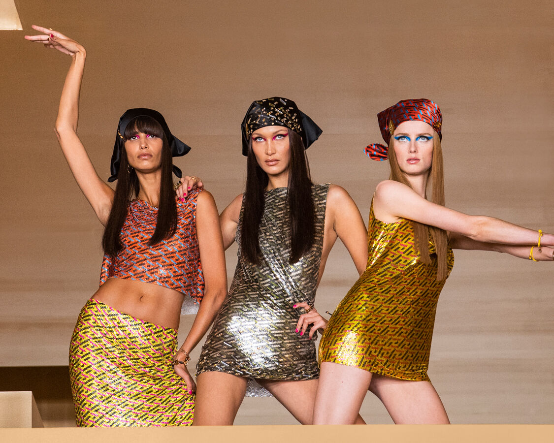 عرض أزياء VERSACE لخريف وشتاء 21