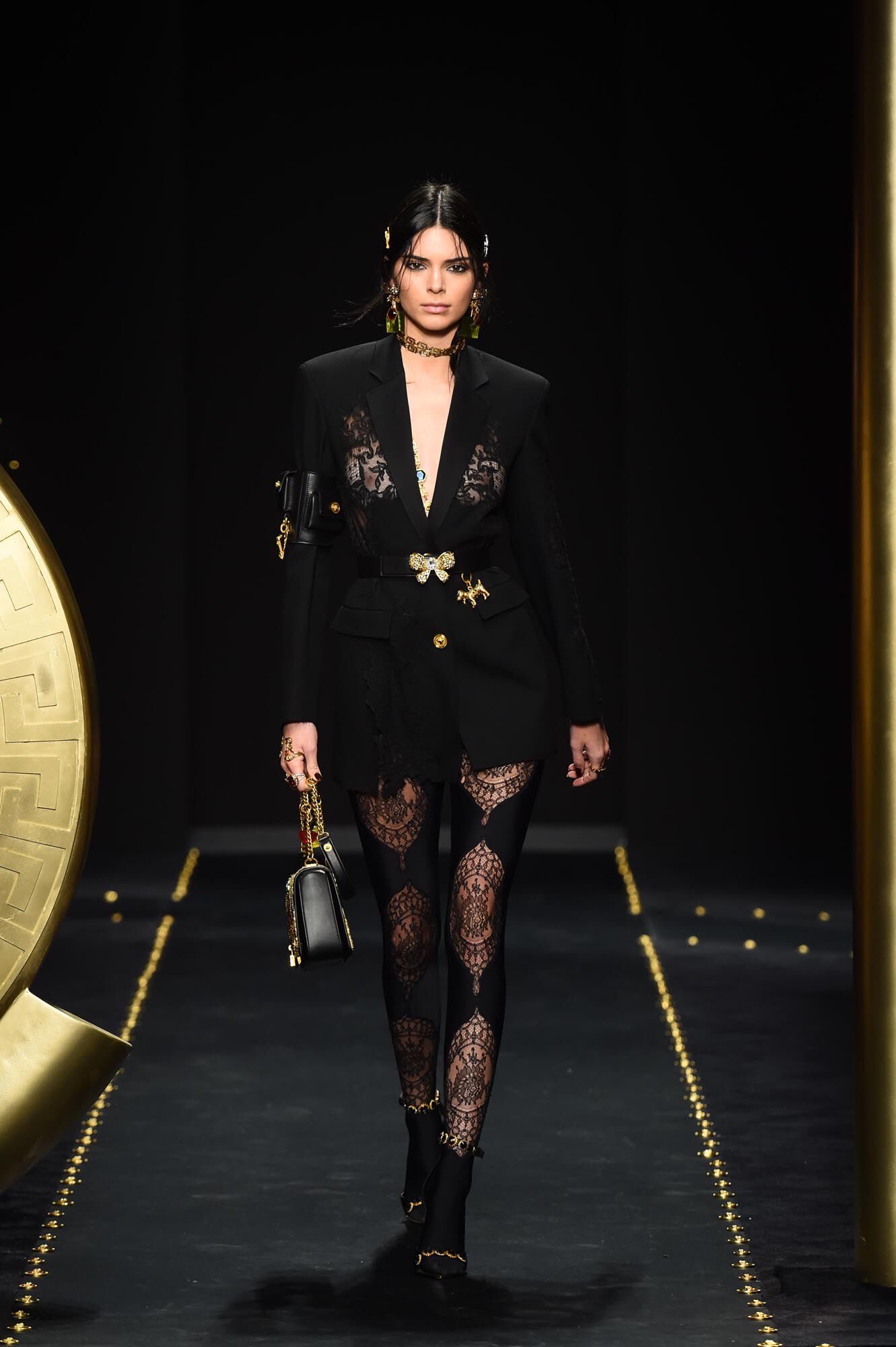 VERSACE WOMEN FALL-WINTER 2019 FASHION SHOW