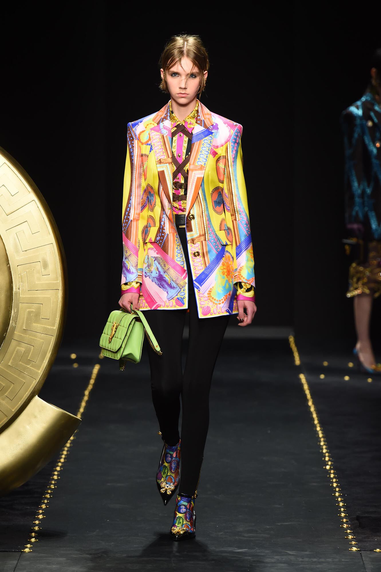 VERSACE WOMEN FALL-WINTER 2019 FASHION SHOW