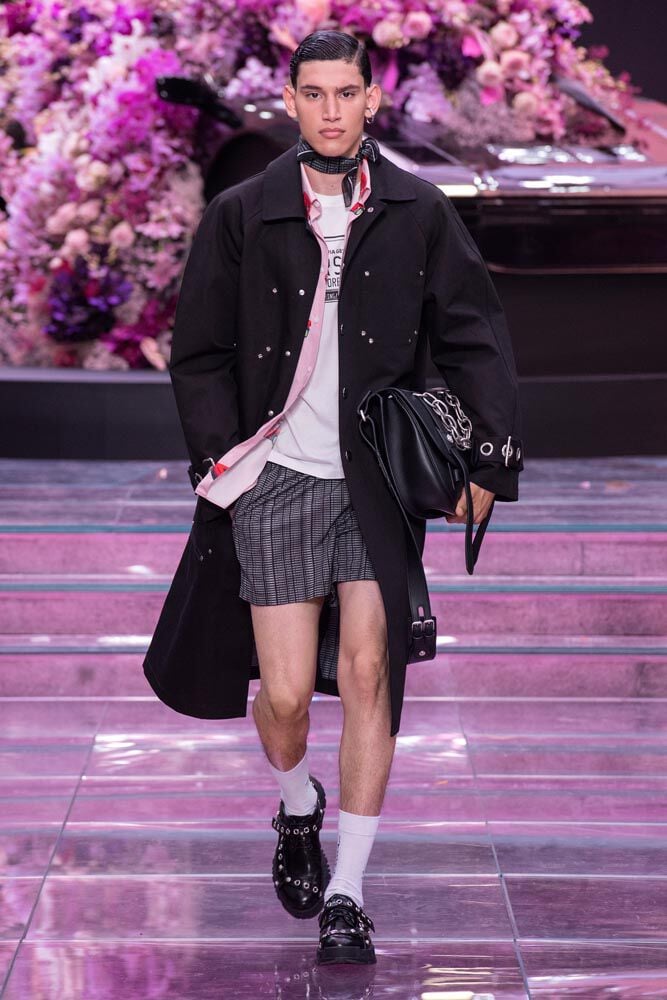 Versace Spring 2020 Menswear Fashion Show  Menswear, Mens fashion summer,  Athletic fashion