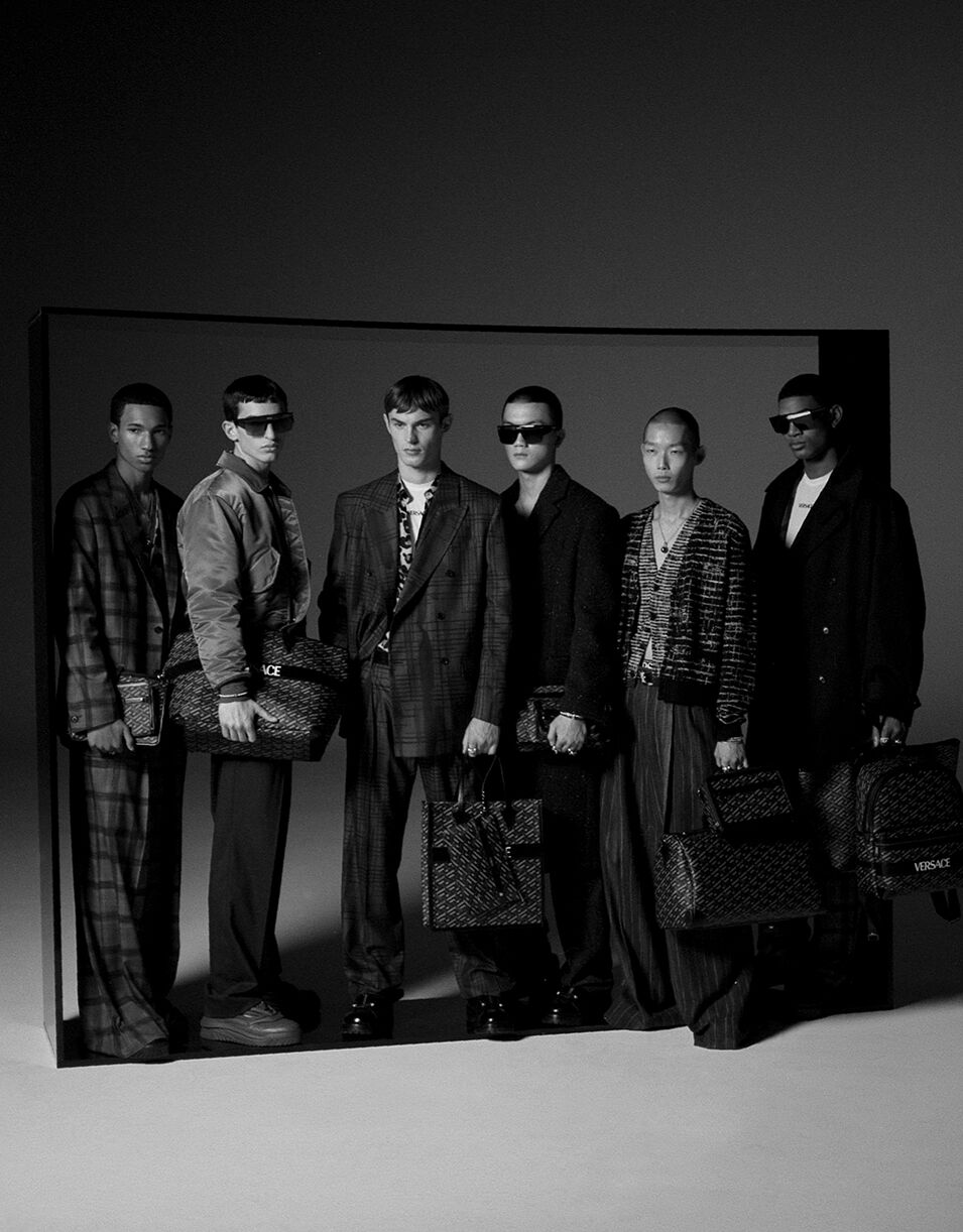 VERSACE FASHION SHOW FW22 MEN BACKSTAGE