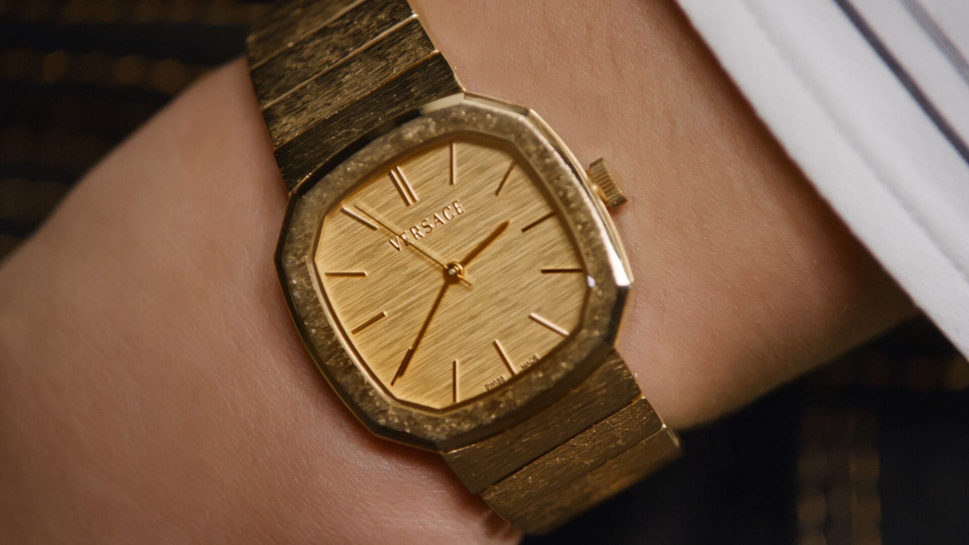 VERSACE 腕時計 クォーツ ボルドー ゴールド VERSACE FALL WINTER 2026 WATCHES COLLECTION | Versace US