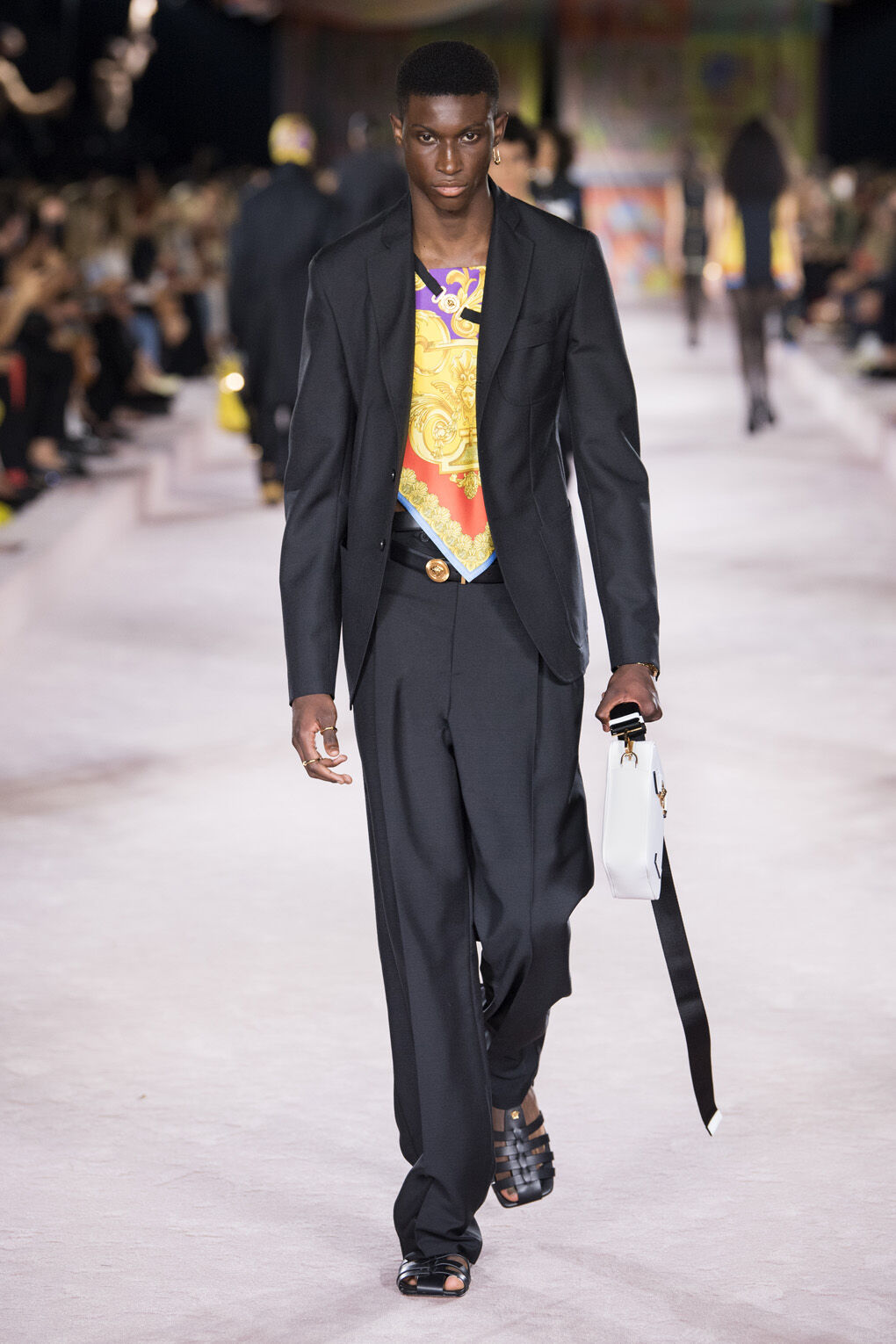 3tluxuryfashion.online on X: #VERSACE #MEN SPRING/SUMMER '22 The