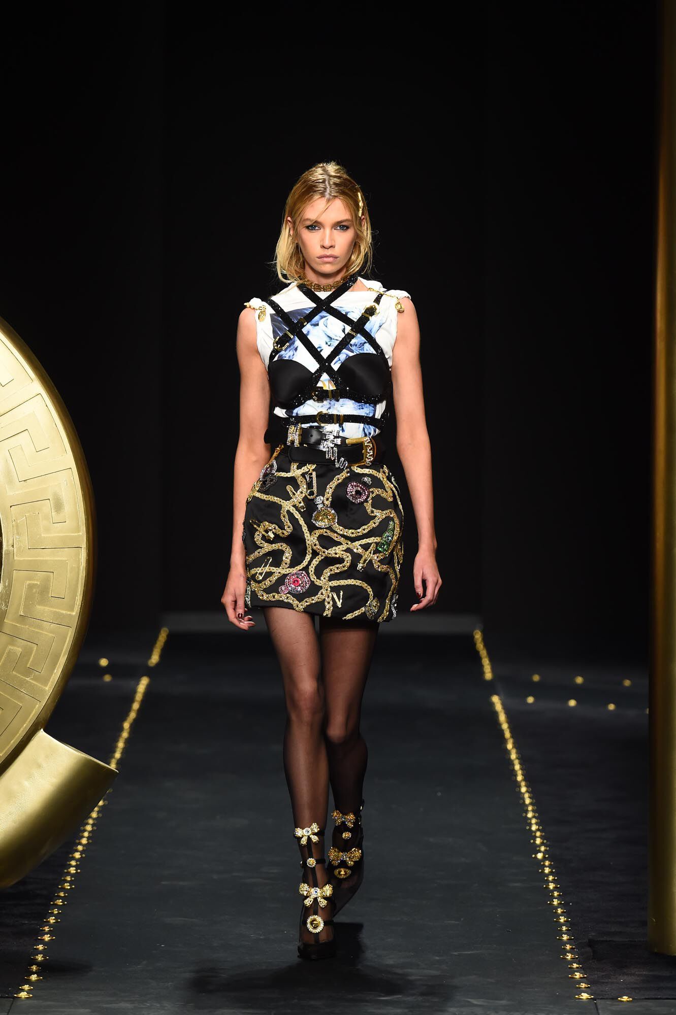 VERSACE WOMEN FALL WINTER 2019 FASHION SHOW VERSACE US