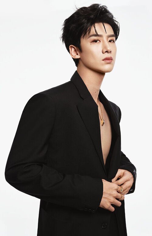 Bai Jingting Pour Versace Fragrances