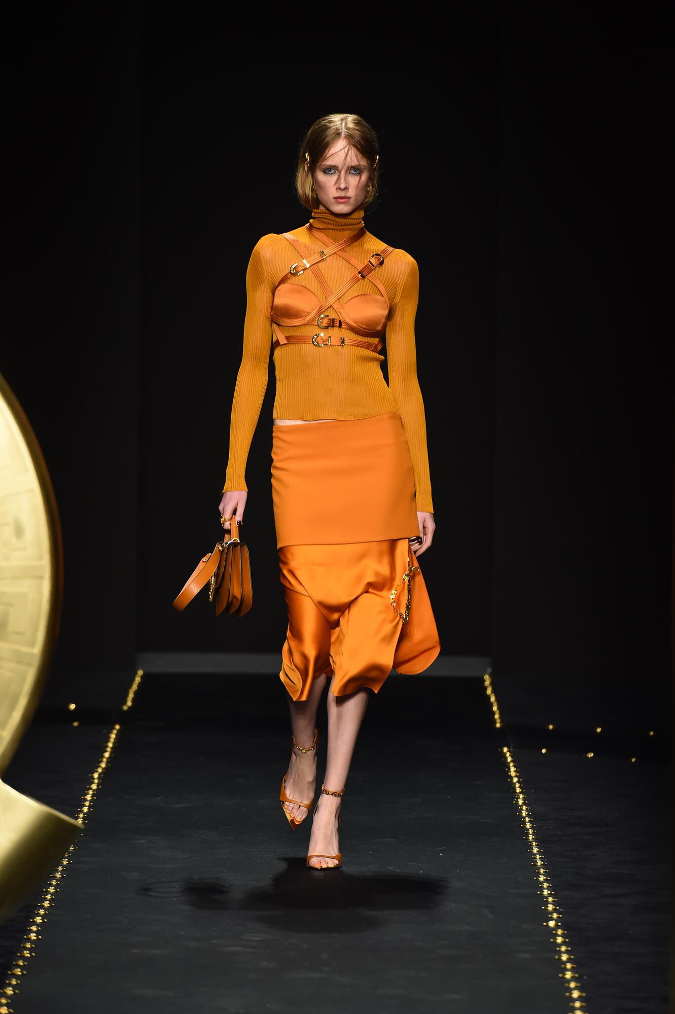 SFILATA VERSACE DONNA AUTUNNO INVERNO 2019 VERSACE IT