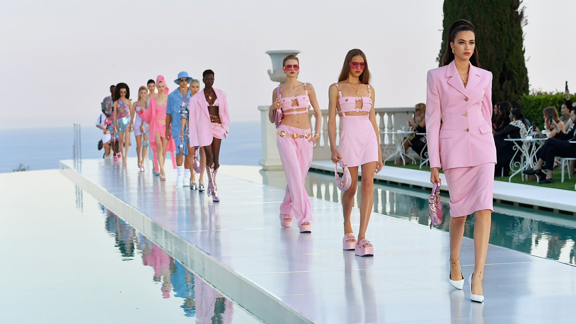 Desfile de la colección La Vacanza de Versace 2023