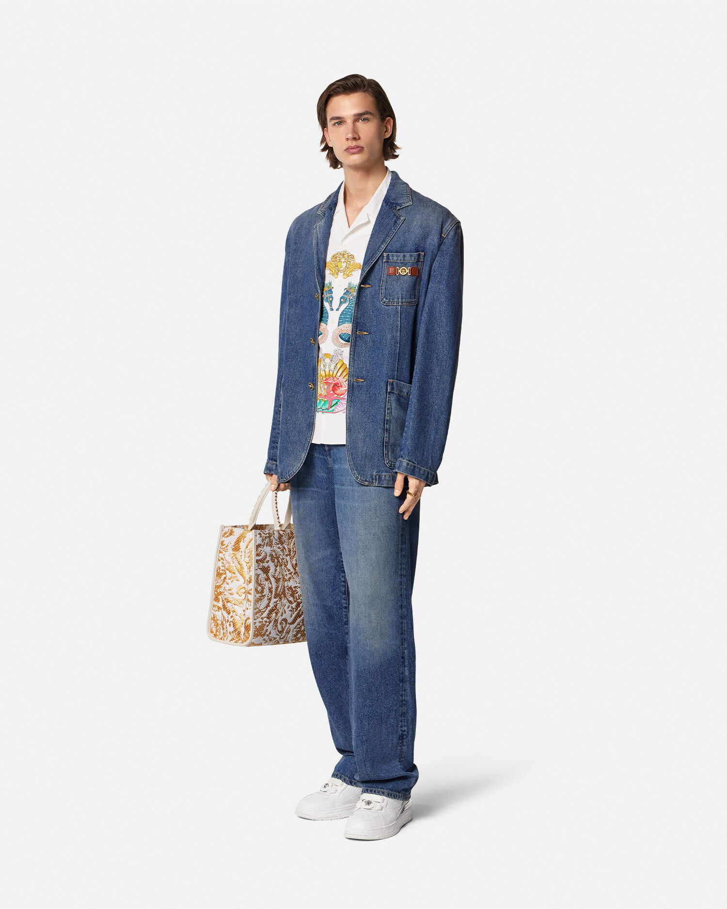 【送料&関税込】Versace Coral theatre postcard T-shirt（白） Versace Coral Theatre Postcard T-Shirt | White | FARFETCH BH