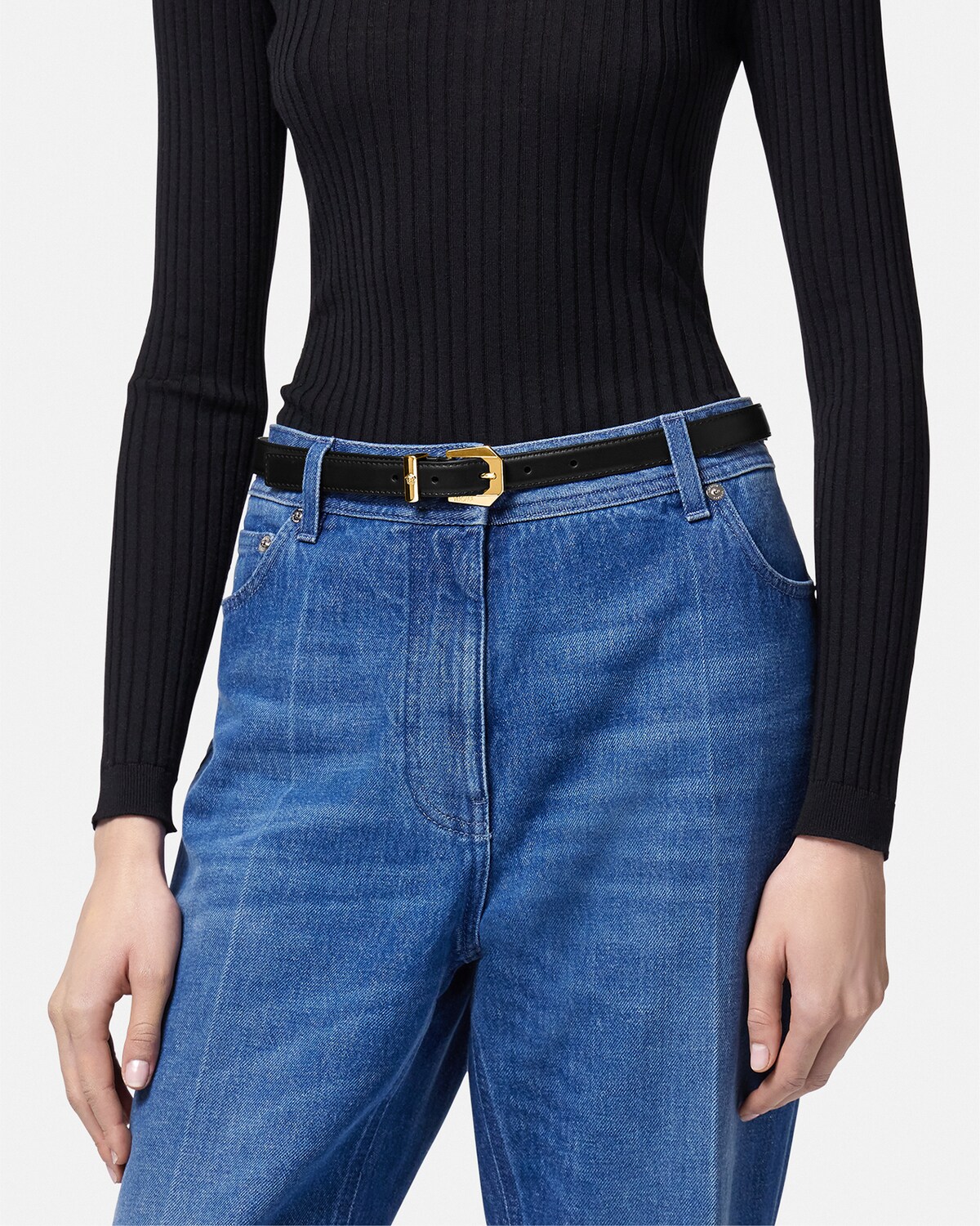 Versace حزام 2 سم جلدي مزين بإبزيم Medusa Heritage أسود+ذهبي 3