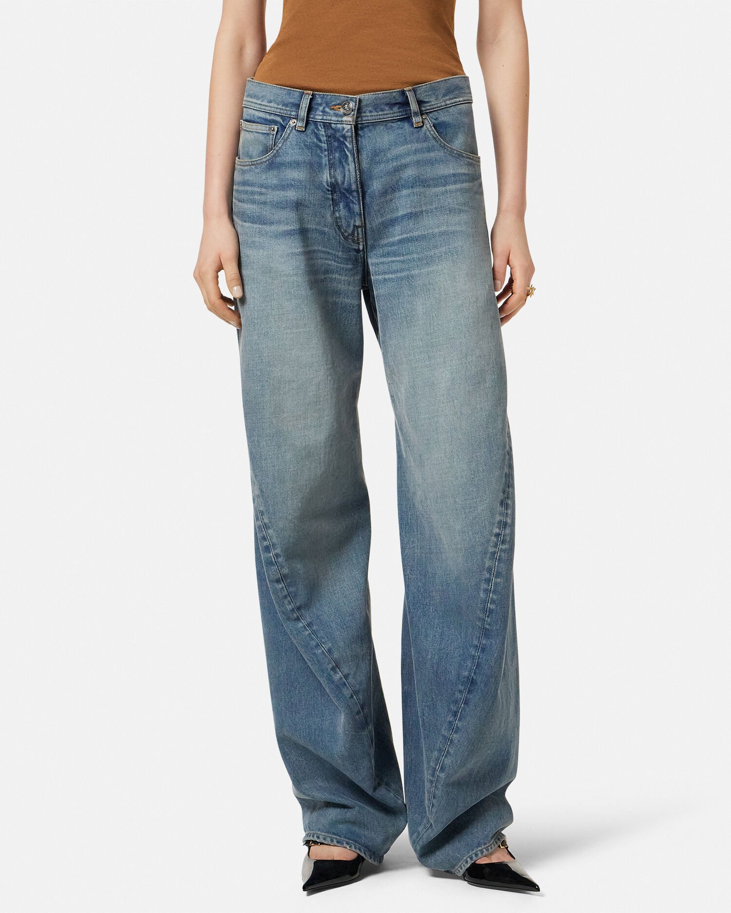デニム・ジーパン VERSACE SS25 Denim wide-leg jeans (10196611A14295 1D800) Made in Japan Baggy Twisted Jeans | VERSACE US