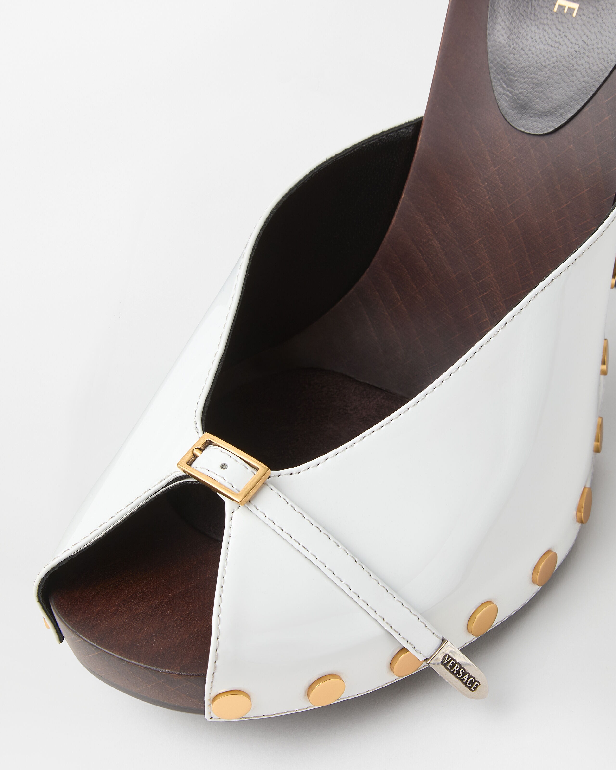 VERSACE ステゴロパンチャーズ Sassi Patent Clogs 105 mm White | VERSACE US