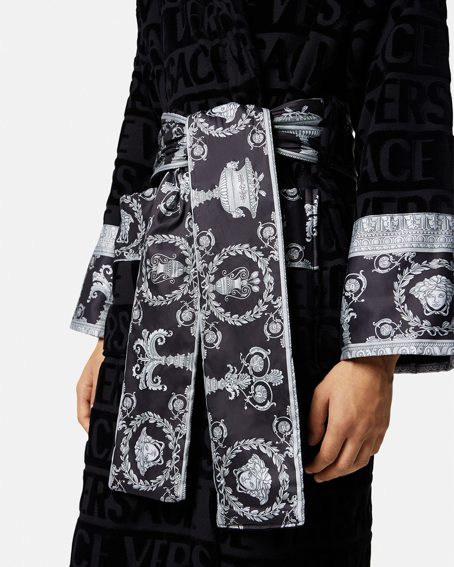 Robe noire versace new arrivals