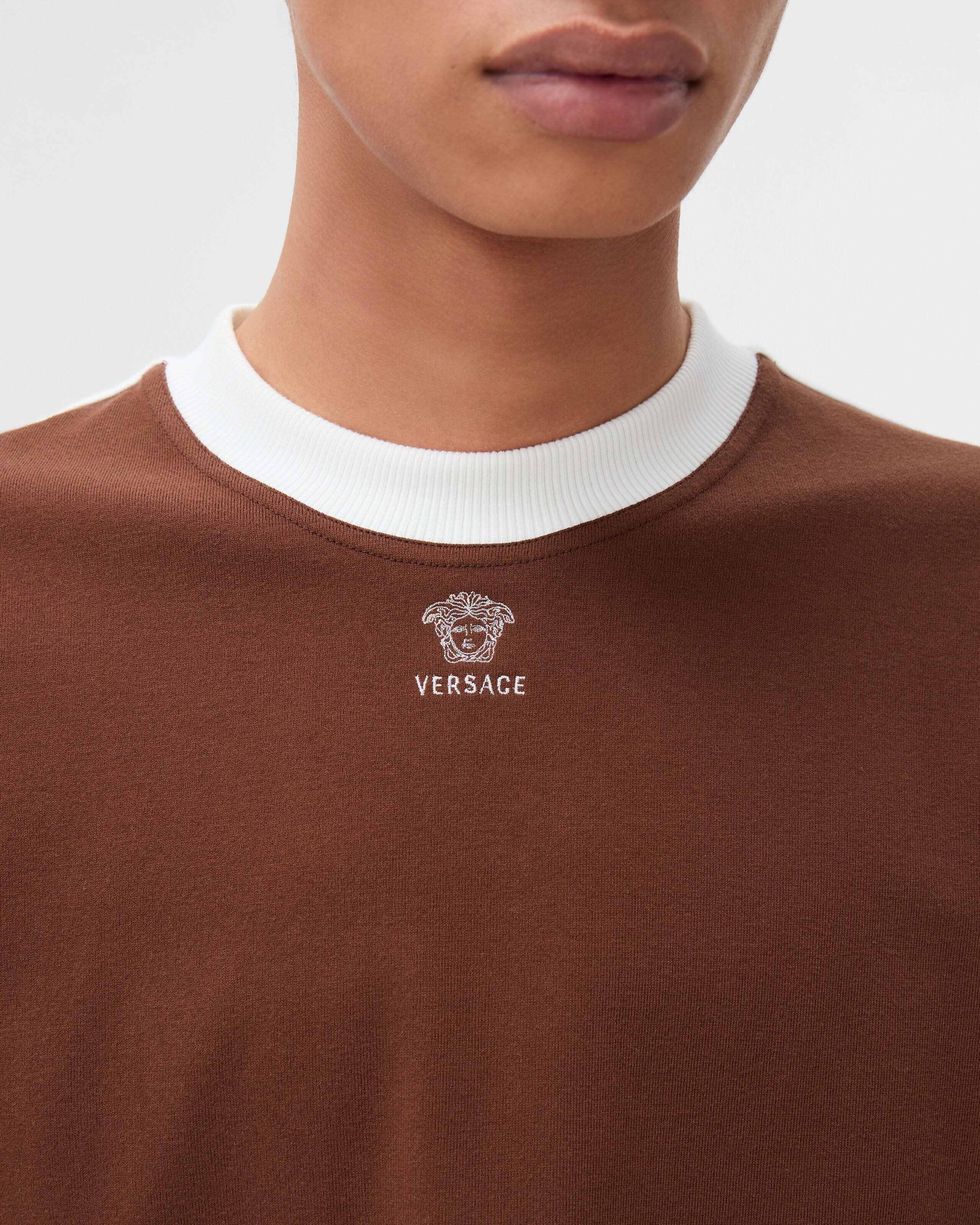 Embroidered-Logo Stretch Cotton-Jersey Slim T-Shirt Brown | VERSACE