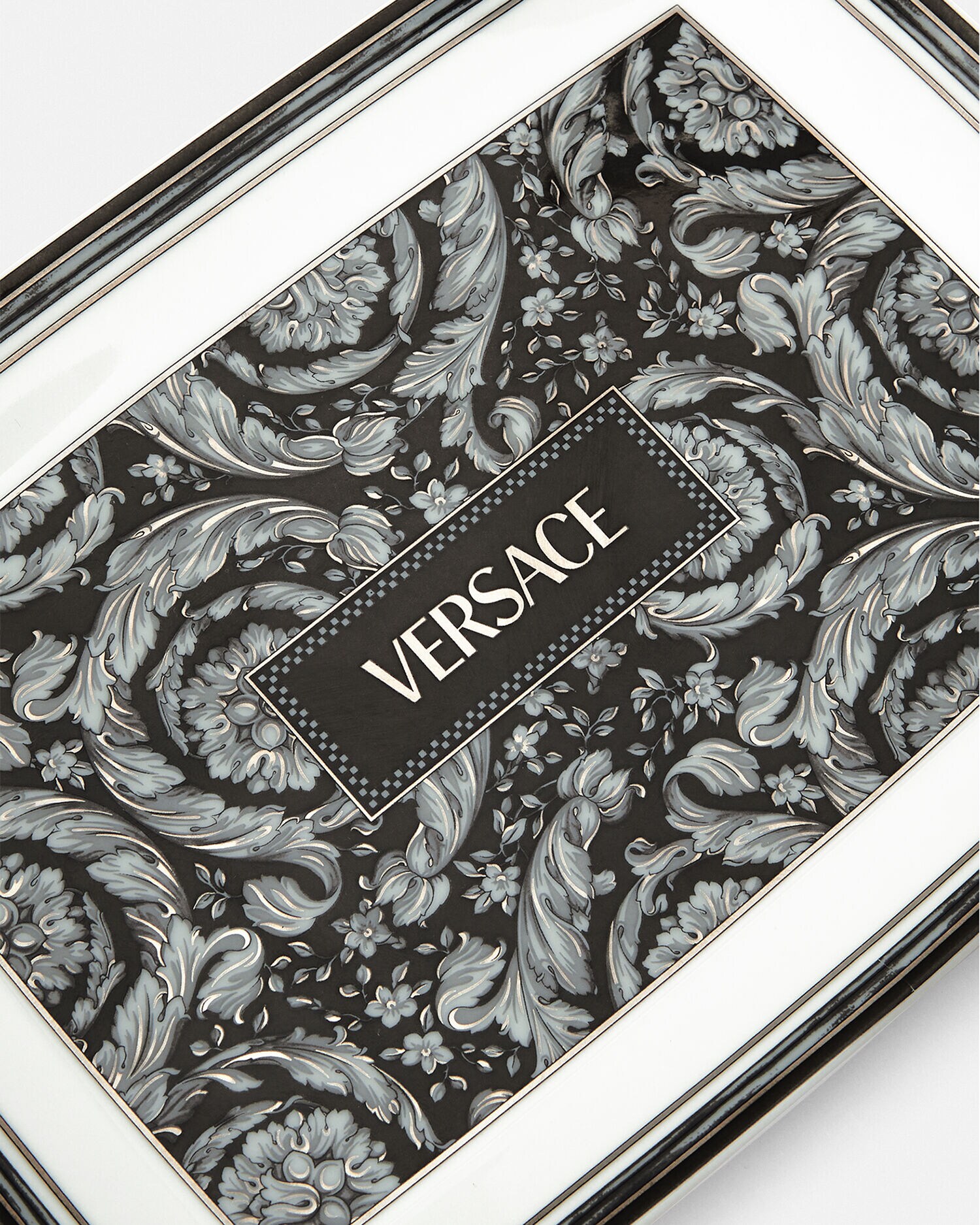 Barocco Haze Rectangular Tray 18 cm Black,Print | VERSACE US