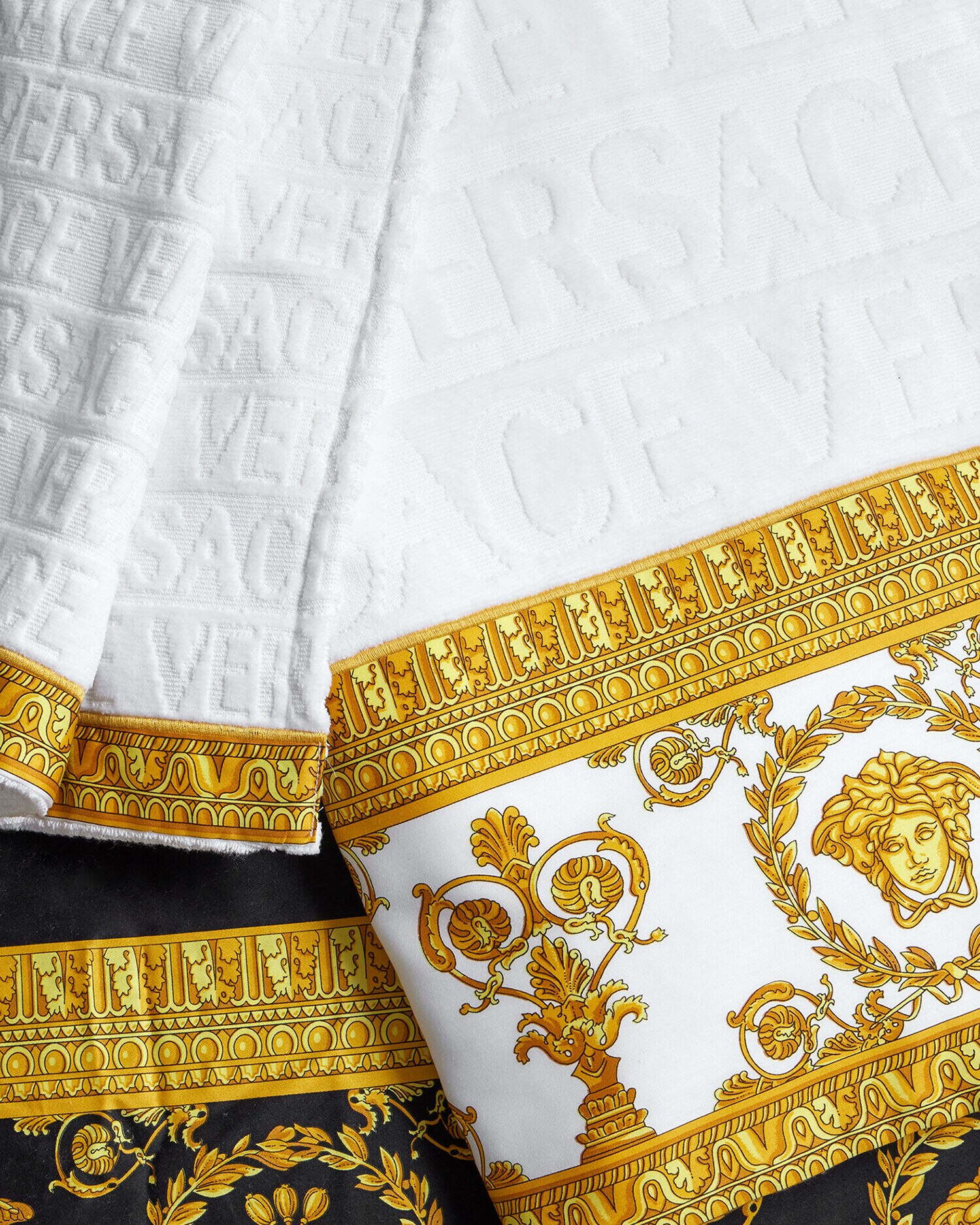 Cap de store bain versace