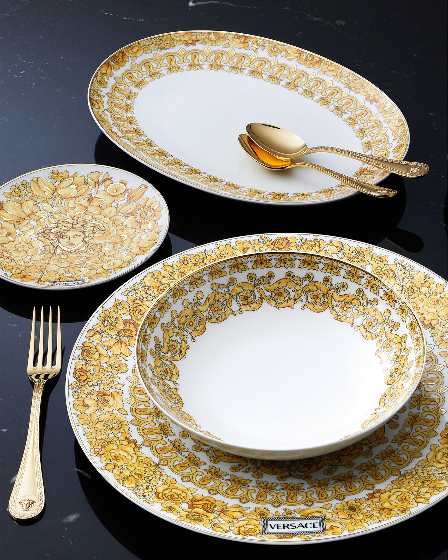 Medusa Rhapsody Deep Plate 22 cm Print | VERSACE