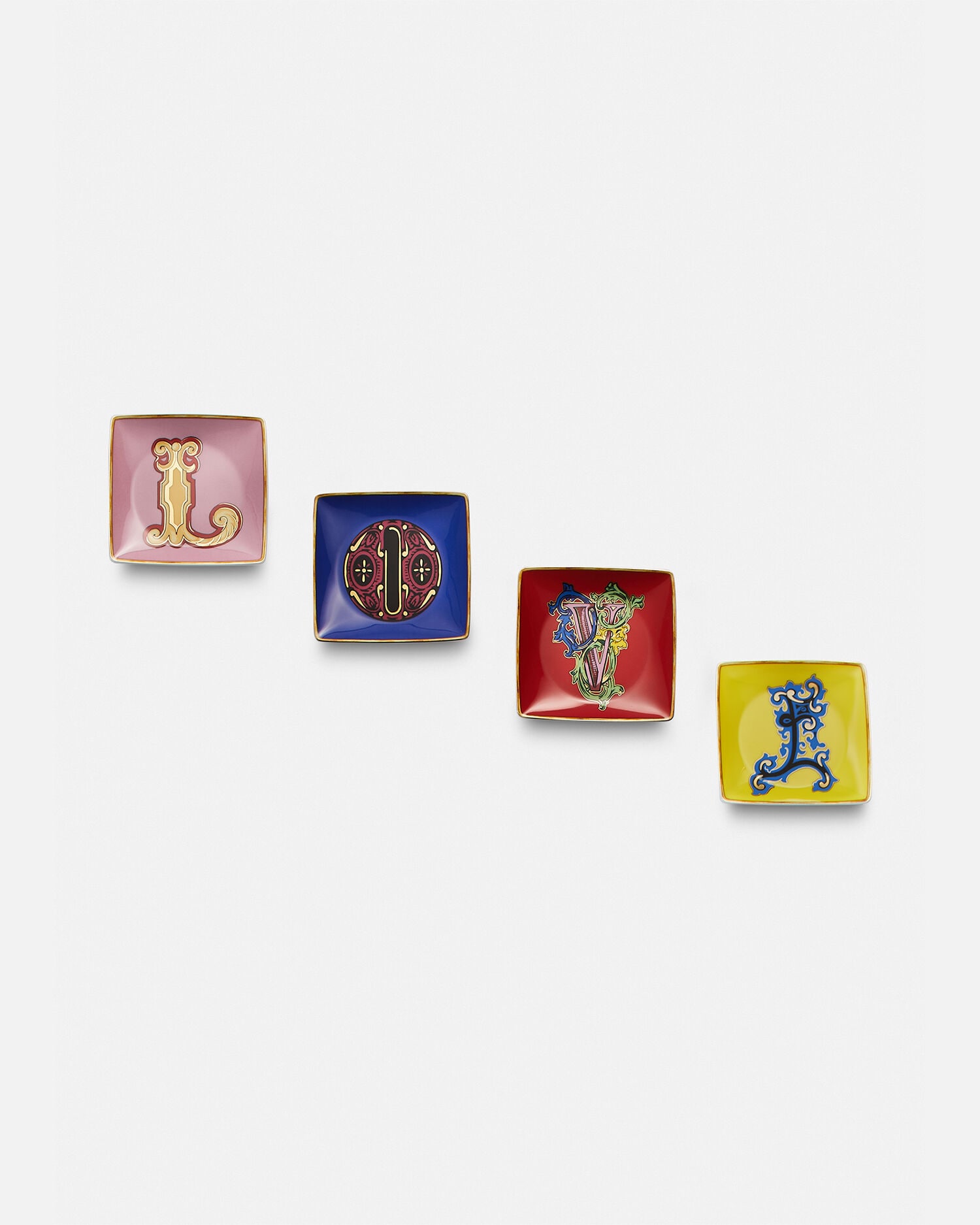 Versace Alphabet V Small Square Plate 12 cm Print | VERSACE US
