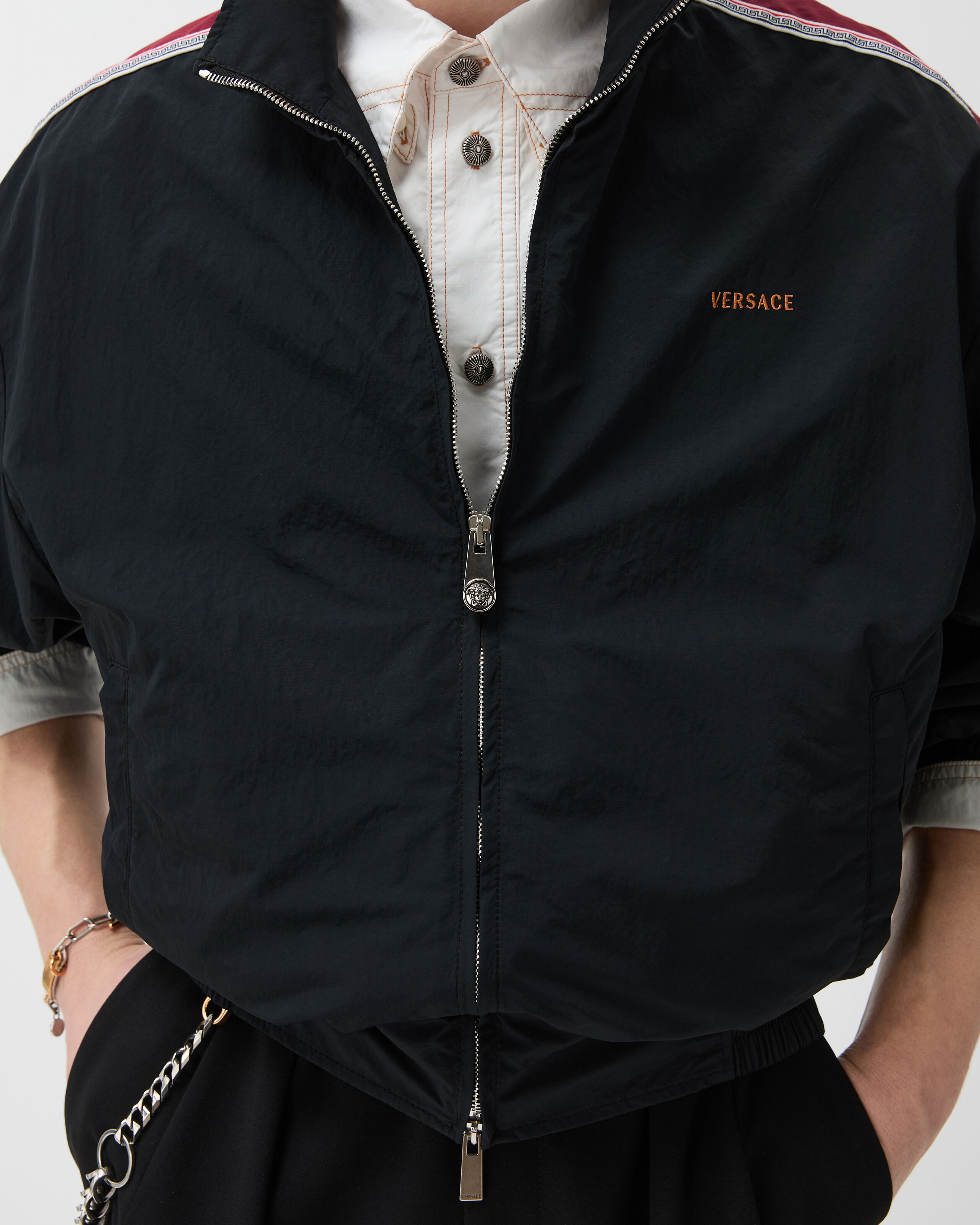 versace ナイロンジャケット Embroidered-Logo Nylon Blouson Black | VERSACE US