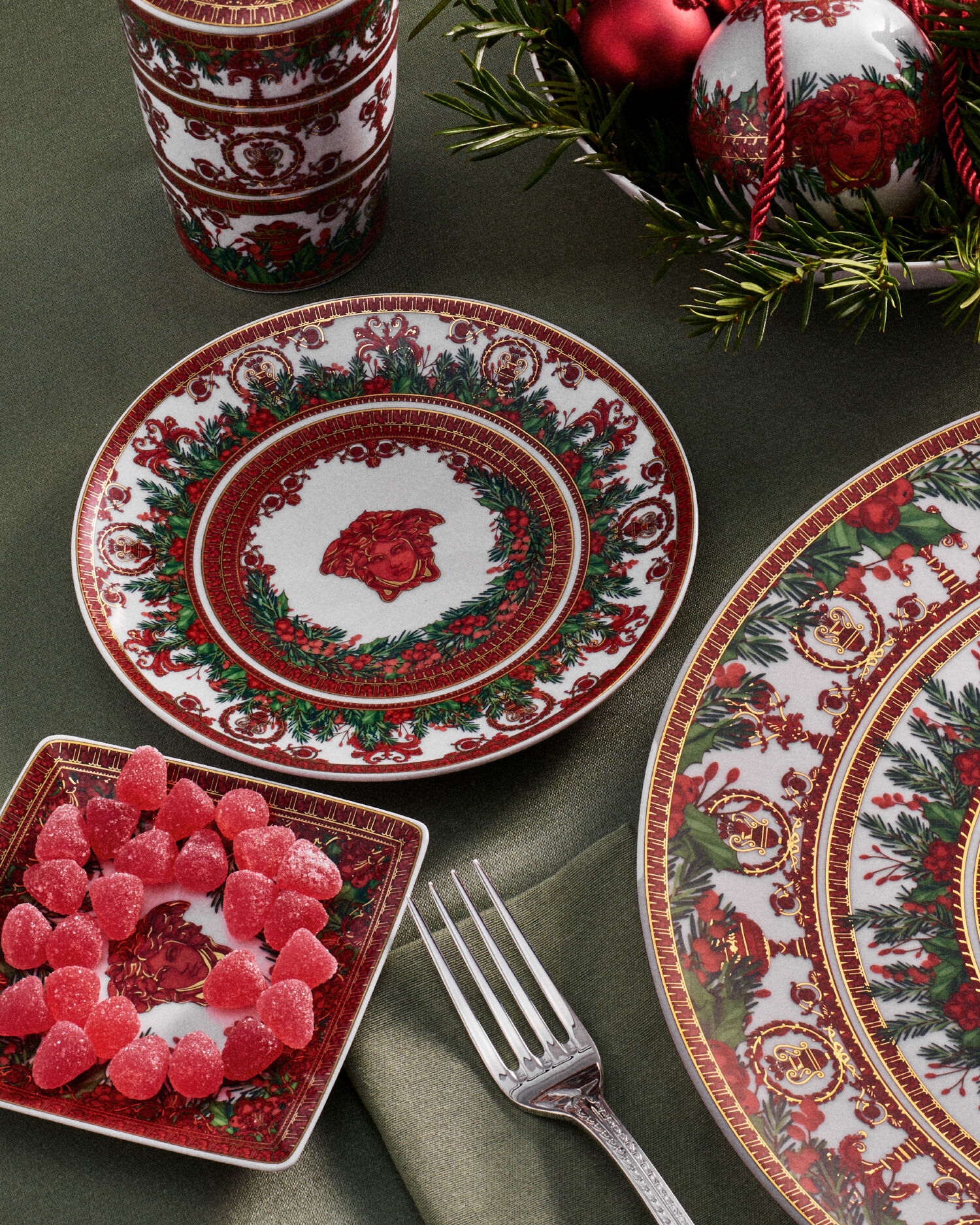 Medusa Garland Square Plate 4.5"