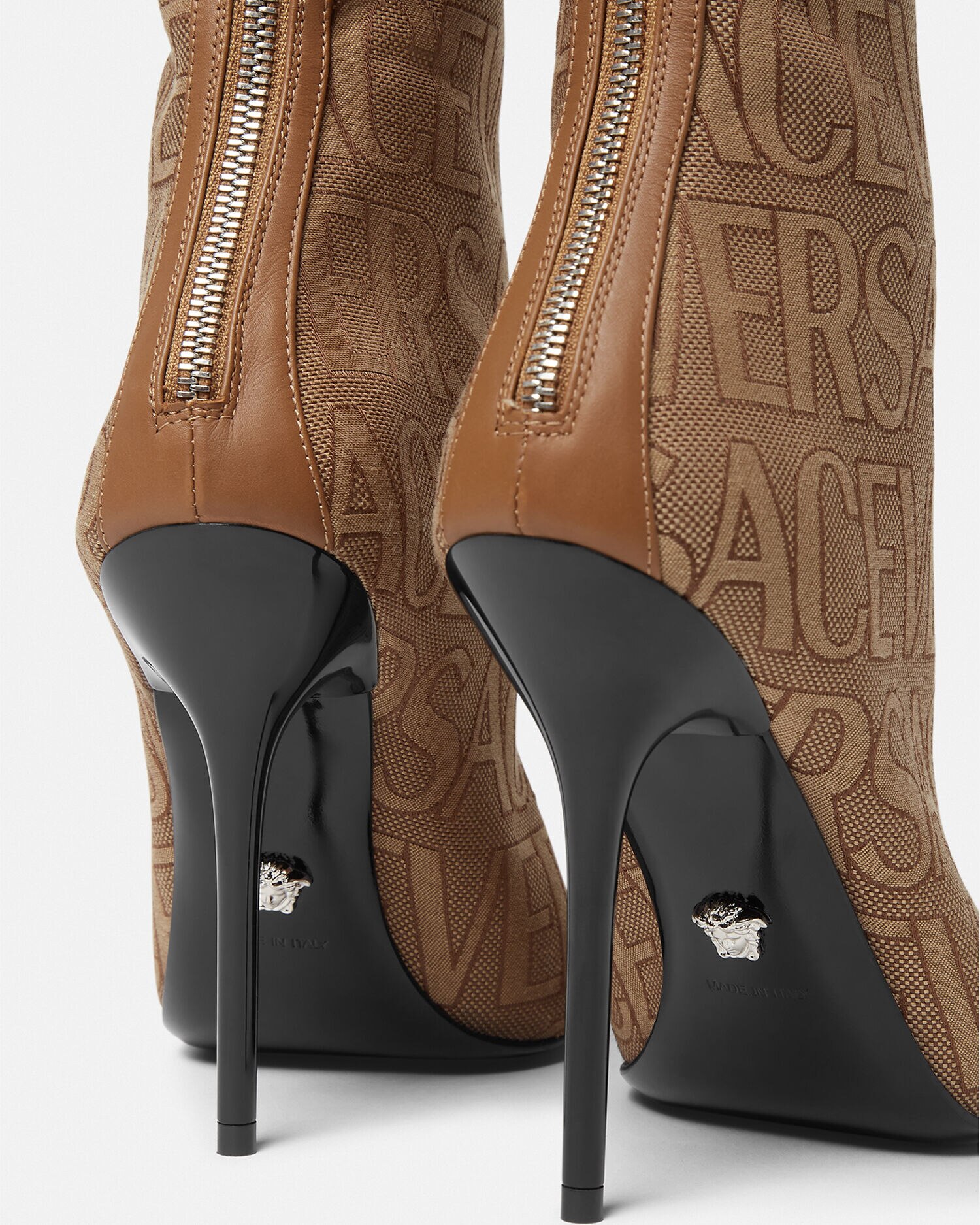 Botas best sale corte versace