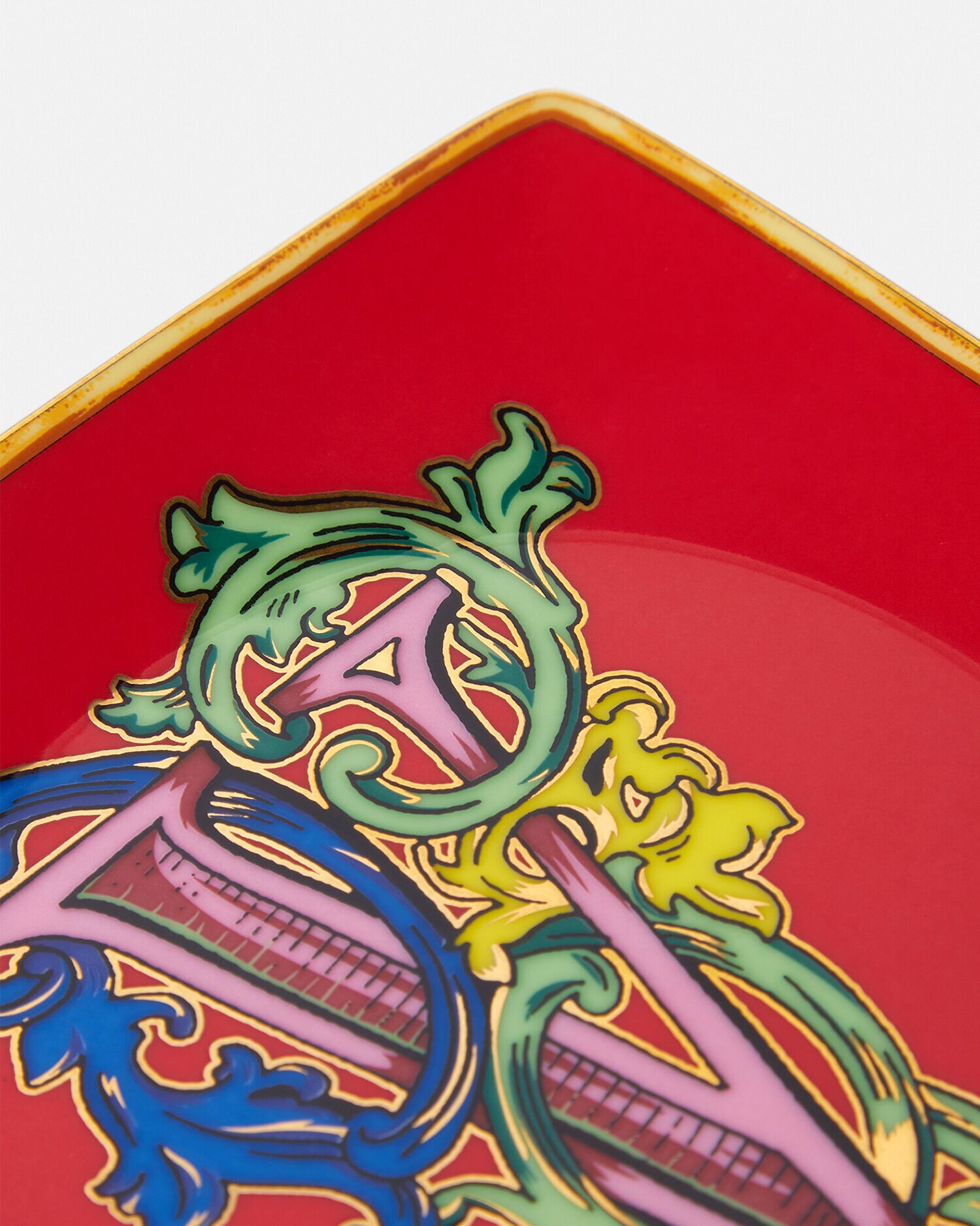 Versace Alphabet V Small Square Plate 12 cm Print | VERSACE US