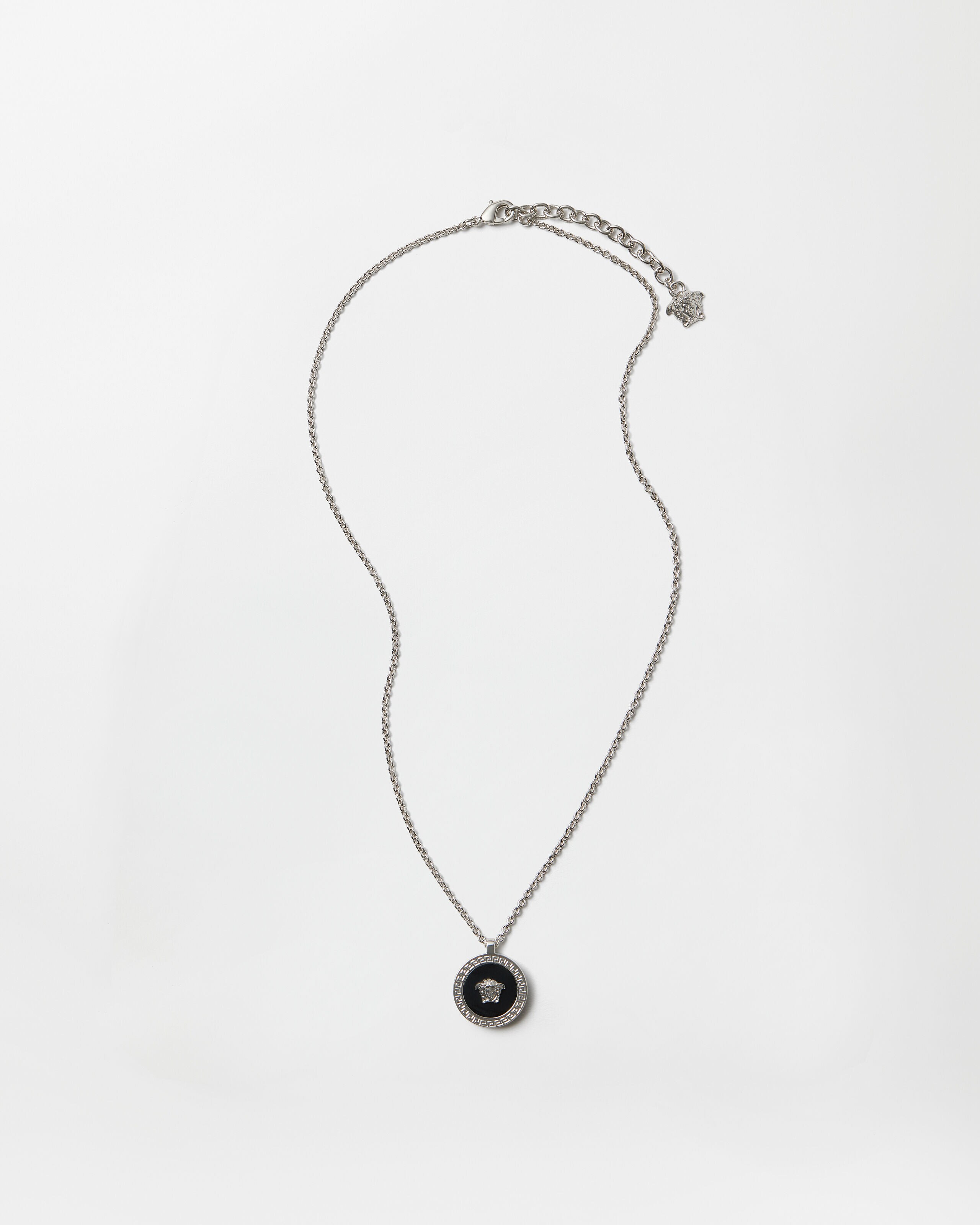 VERSACE メダリオン型ペンダントシルバーネックレス Medusa Necklace Silver | VERSACE US
