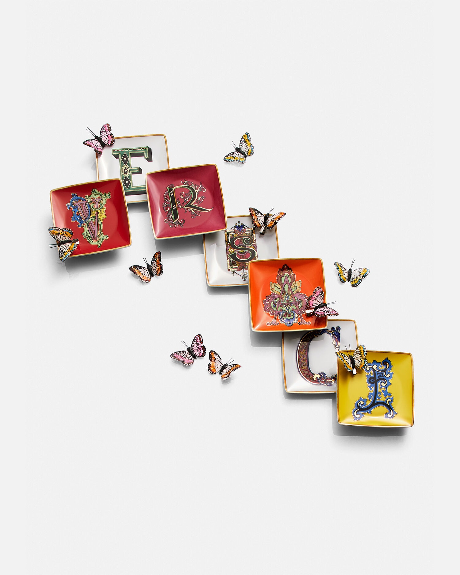 Versace Alphabet S Small Square Plate 12 cm Print | VERSACE US