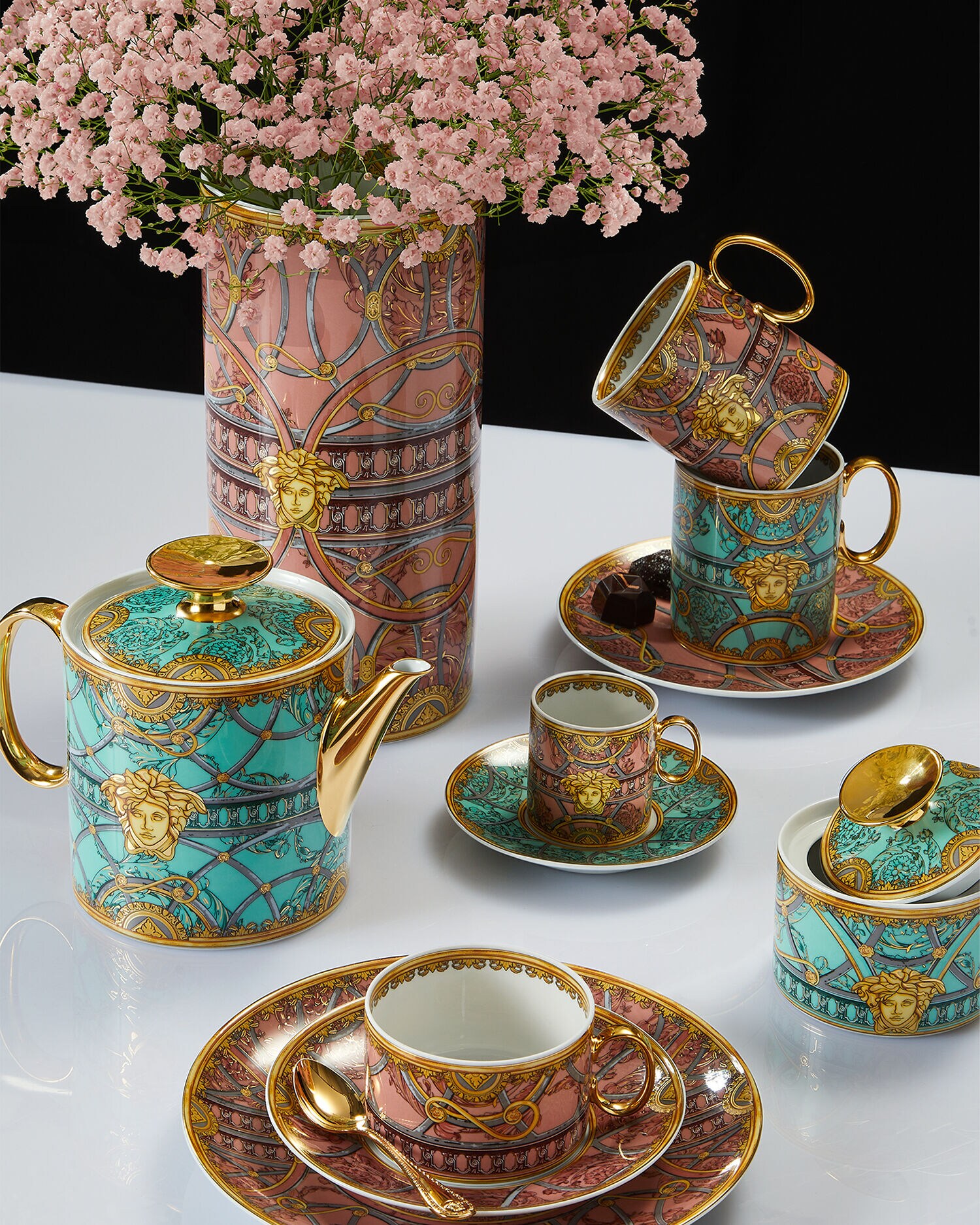 La Scala del Palazzo Verde Mug Green | VERSACE US