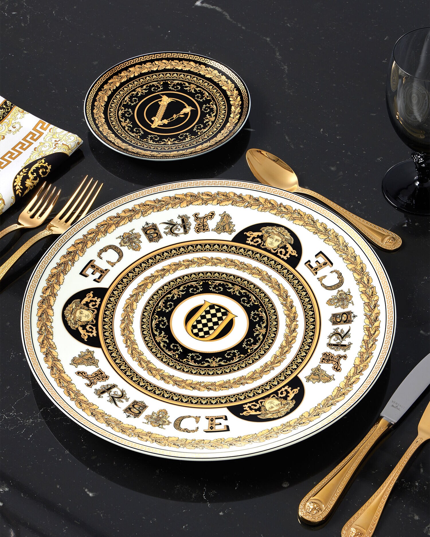 Virtus Alphabet U Charger Plate 13"