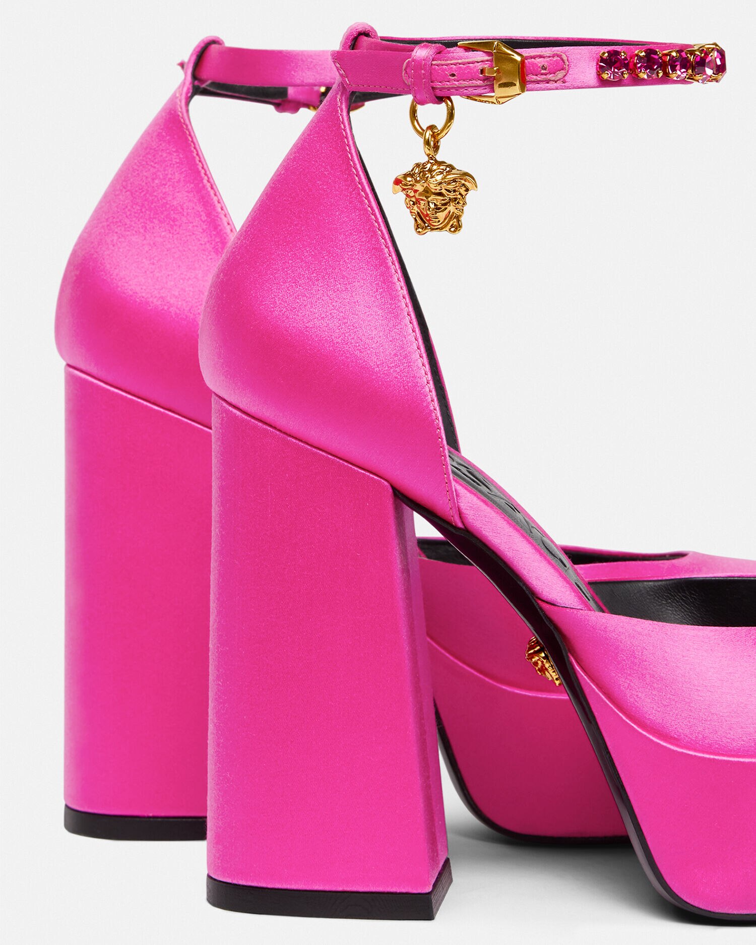 Medusa aeternitas shop leather sandals