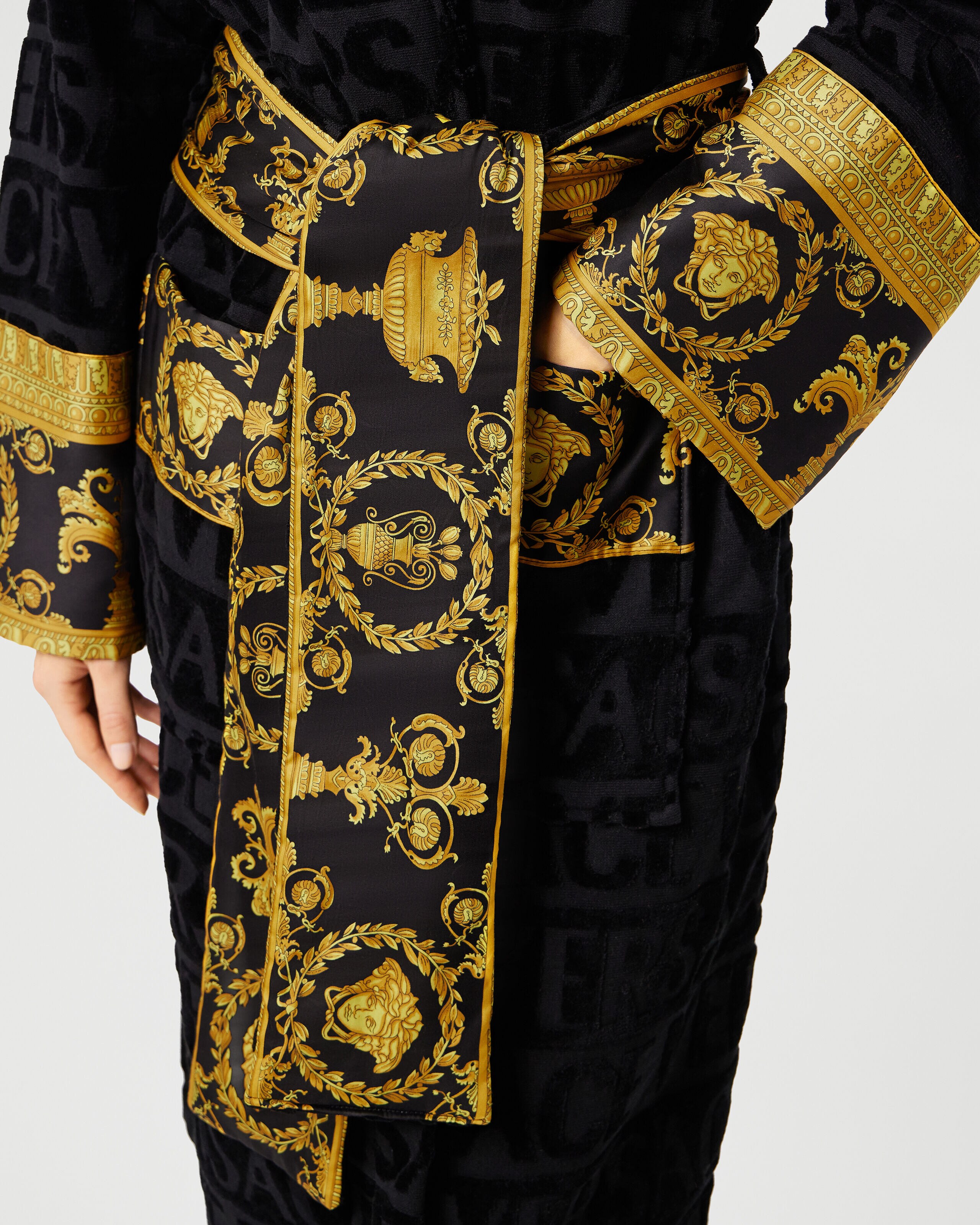 I ♡ Baroque Bathrobe Black | VERSACE