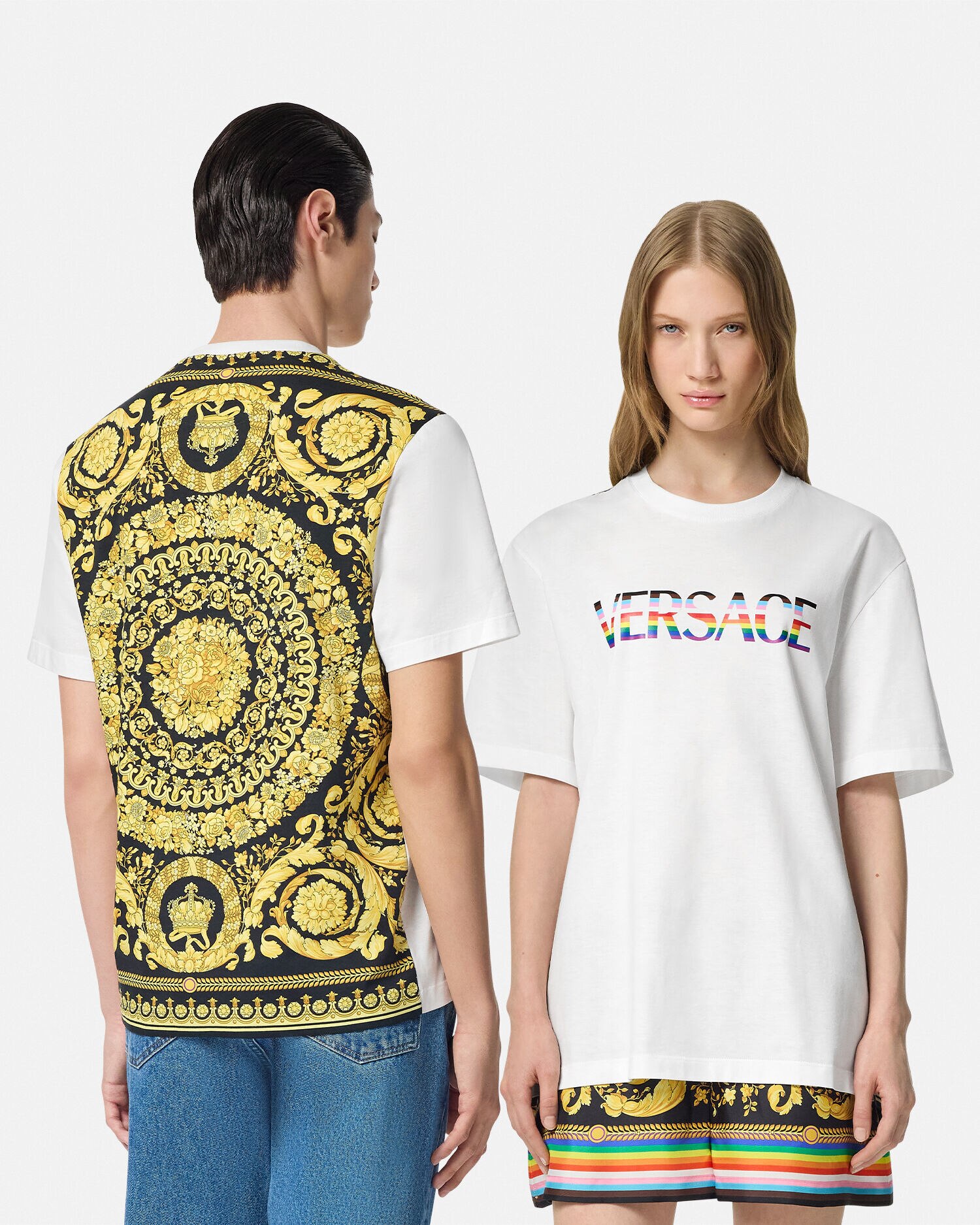 Camiseta Pride Barocco con logotipo VERSACE