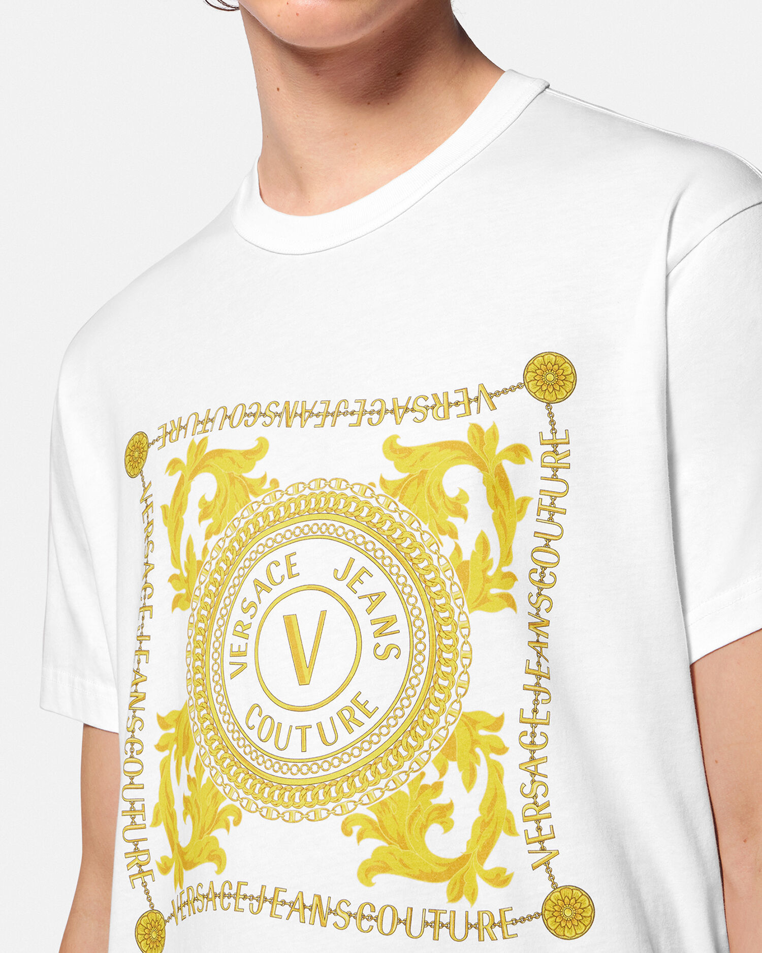 V Emblem Chain T Shirt
