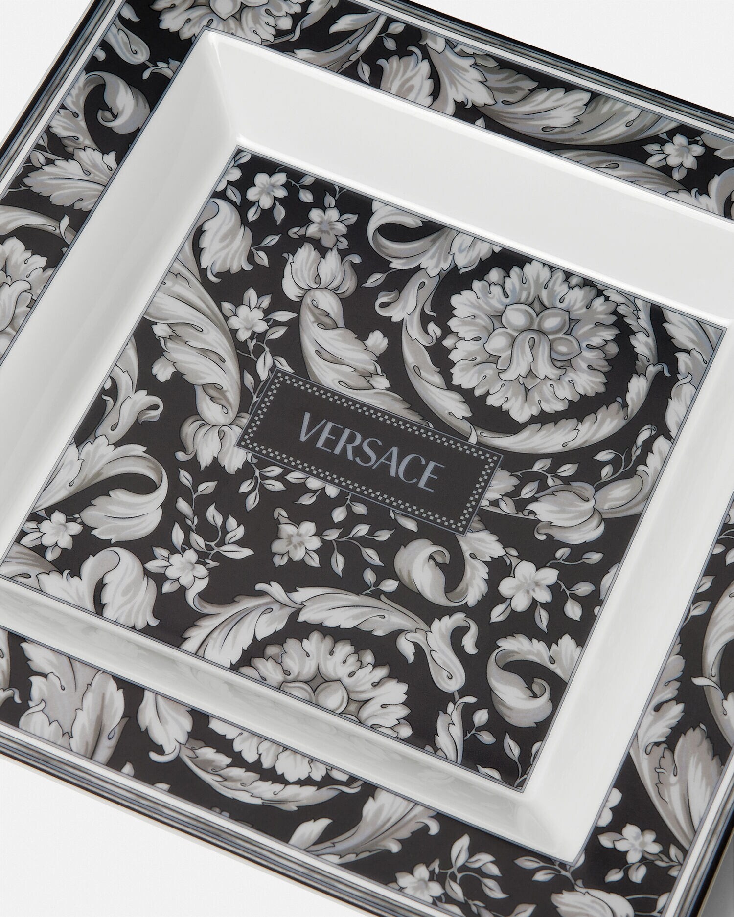 Barocco Haze Square Plate 21.5 cm Black,Print | VERSACE