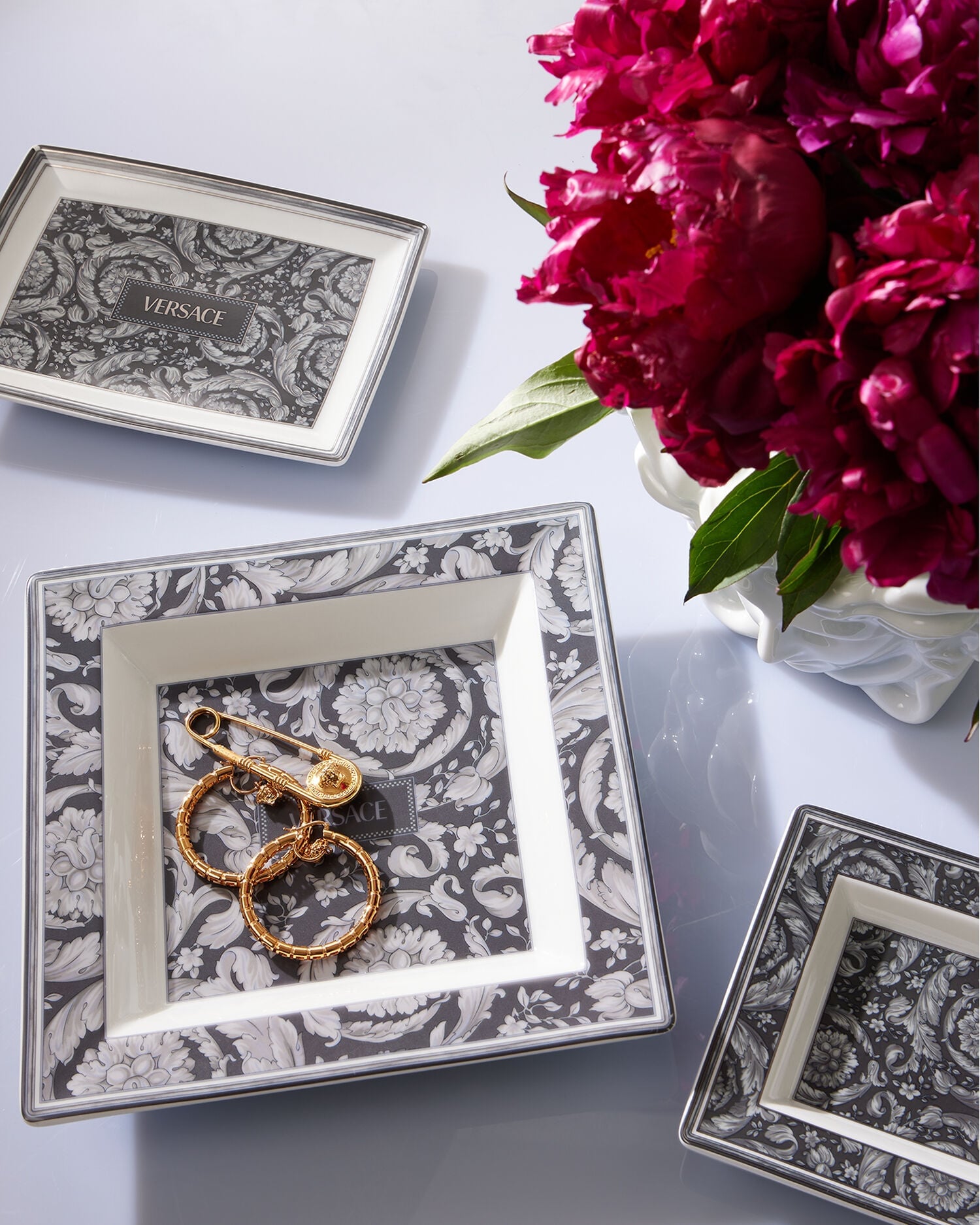 Barocco Haze Rectangular Tray 18 cm Black,Print | VERSACE US