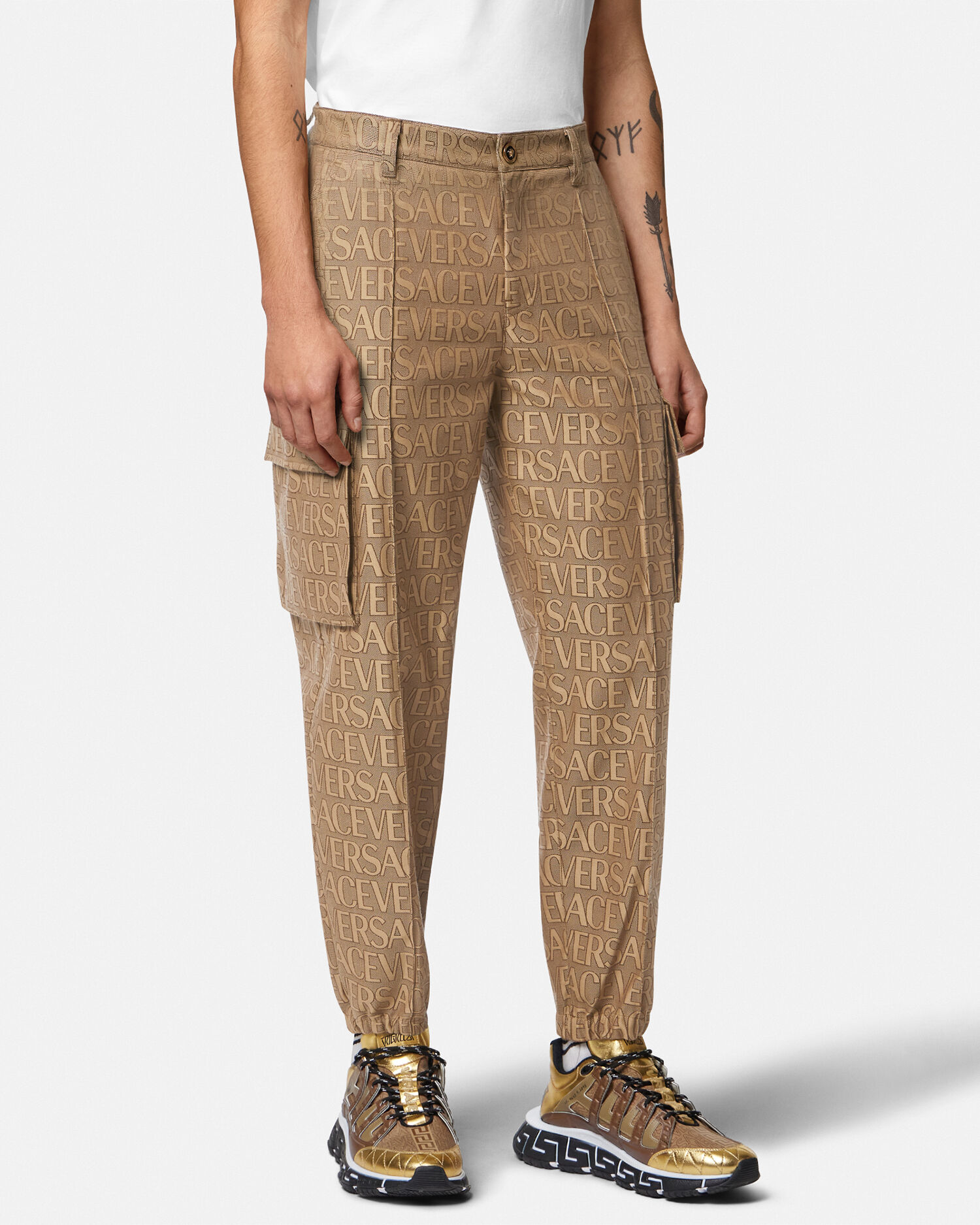 Men's Designer Pants & Shorts | VERSACE