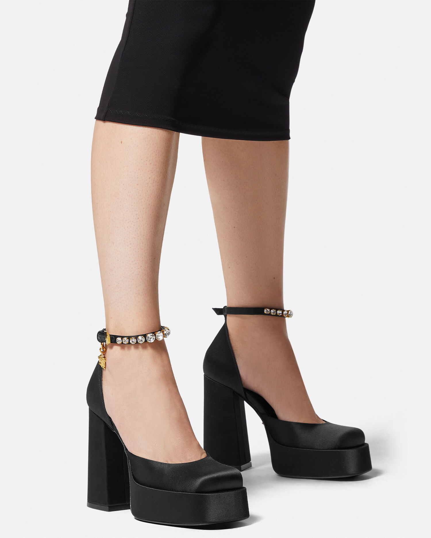 Versace hotsell black pumps