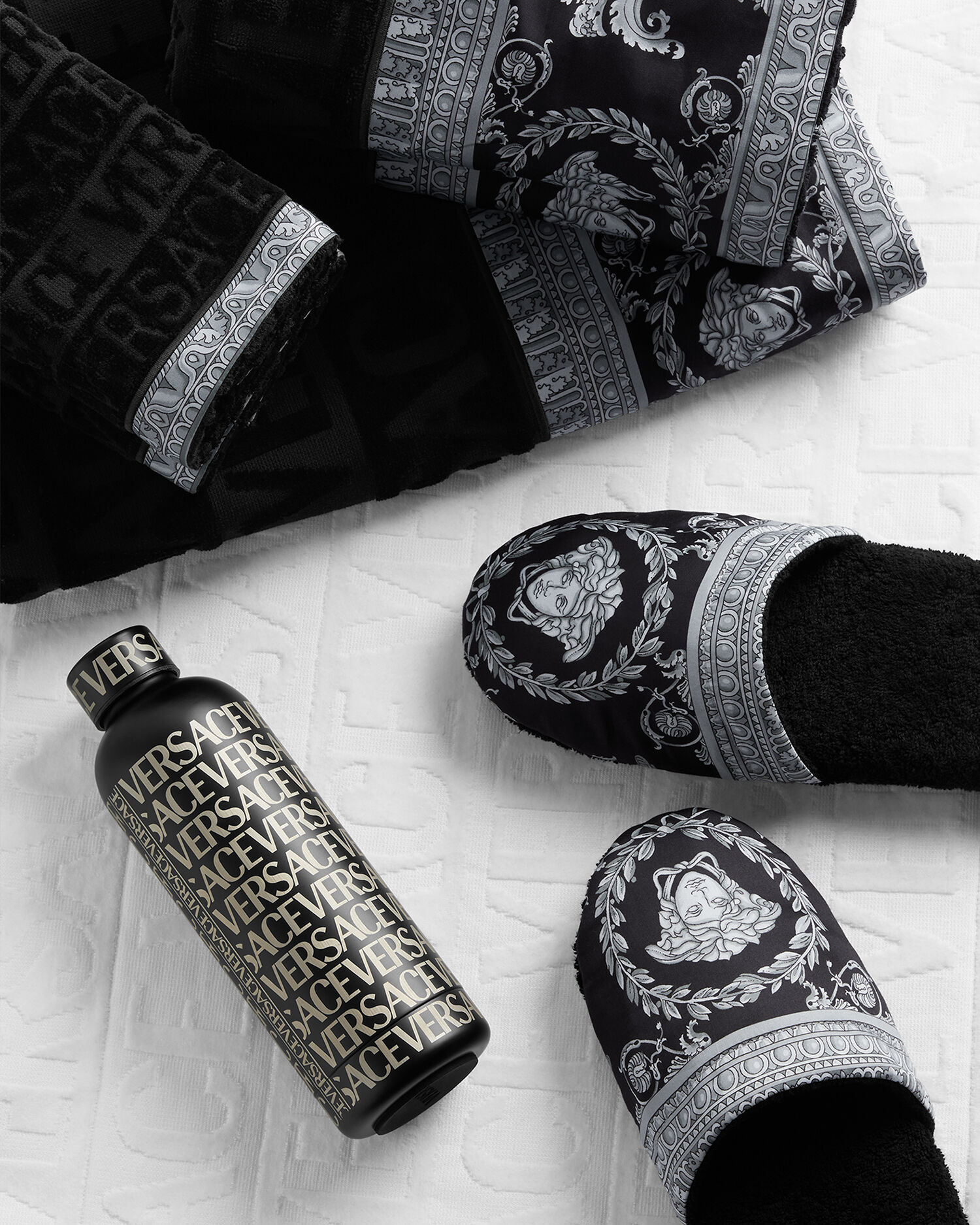 I Baroque Hand Towel Black VERSACE CA