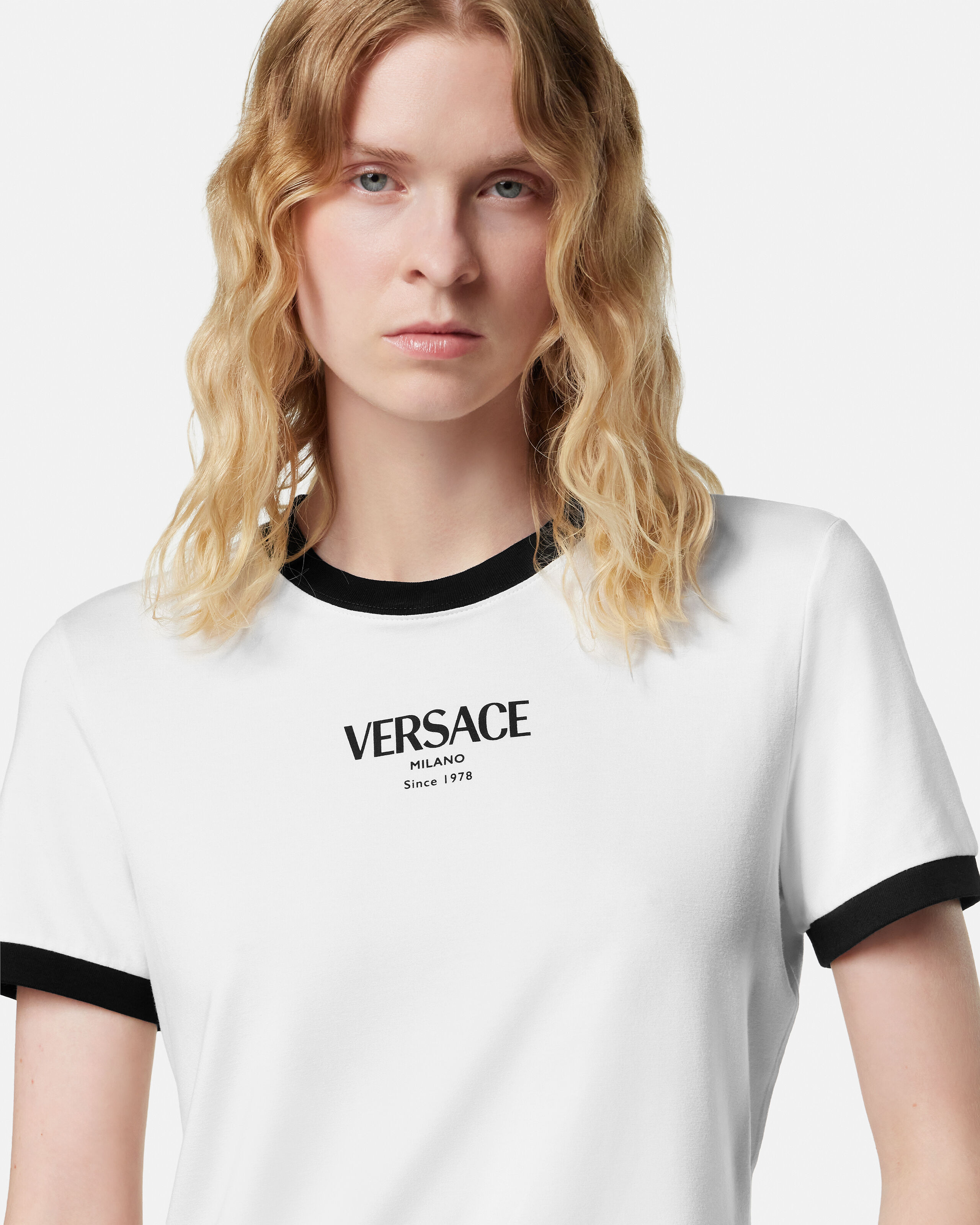 ヴェルサーチ/VERSACE　 Tシャツ　Sサイズ　白　レディース 90年代 イタリア製 VERSACE JEANS COUTURE ヴェルサーチ ロゴ刺繍 T