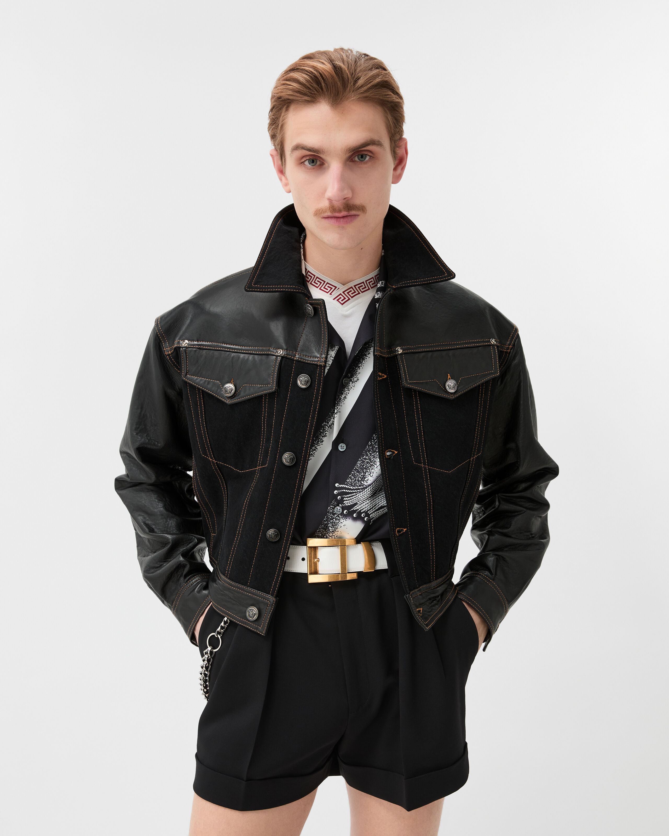 VERSACE レザーパターン デニムジャケット Denim & Leather Blouson Black | VERSACE IN
