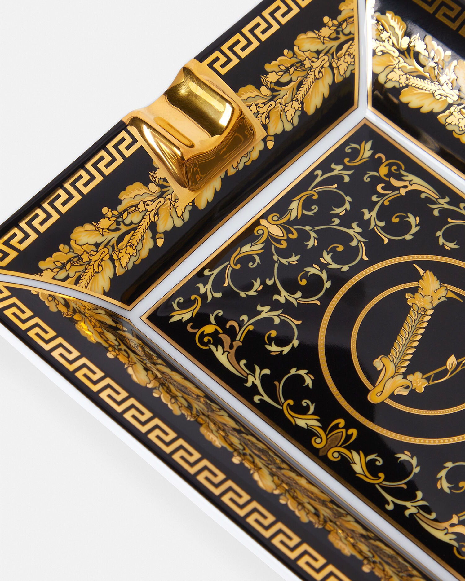 Virtus Gala Ashtray 5.1"