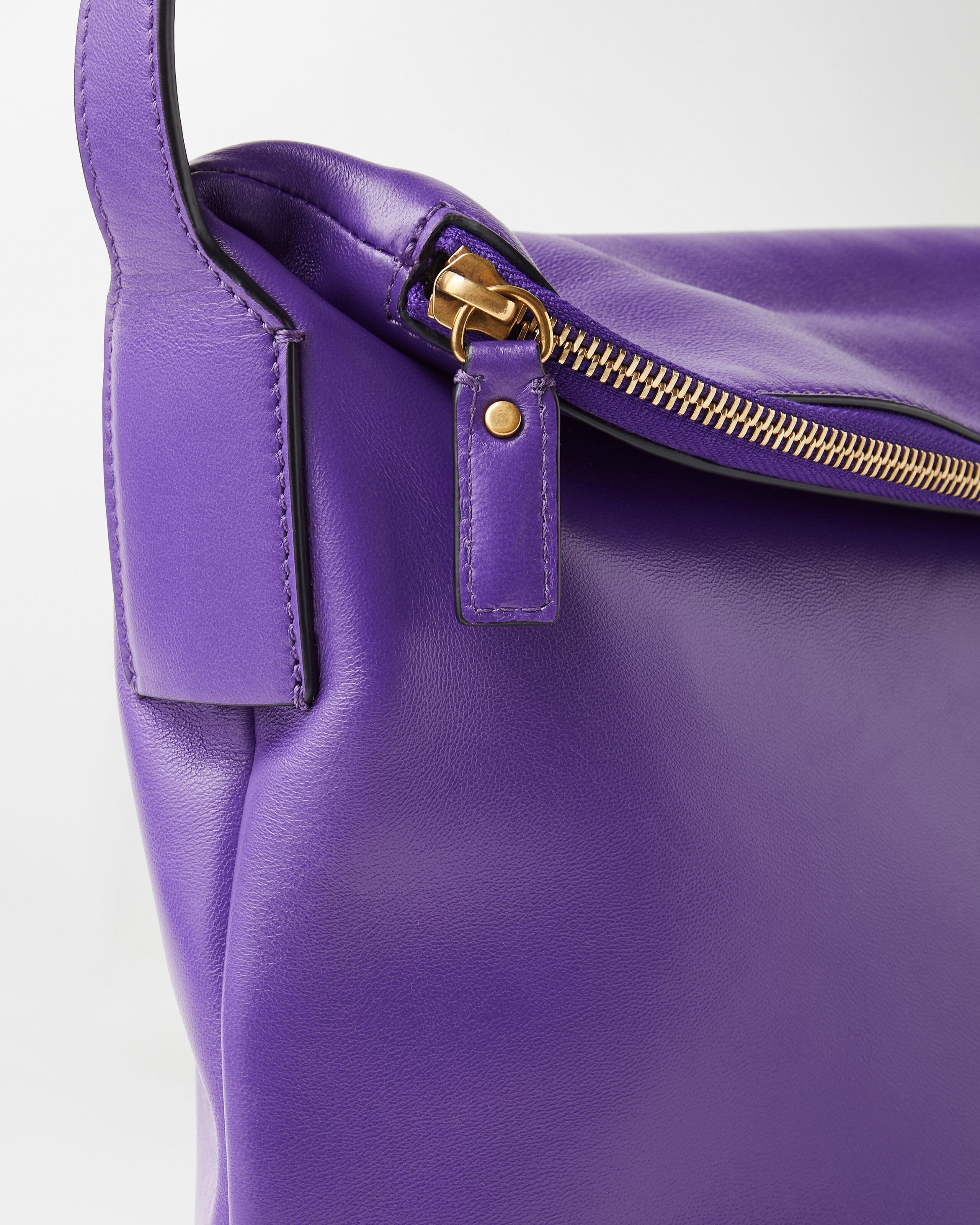 Lou Nappa Shoulder Bag Purple | VERSACE US