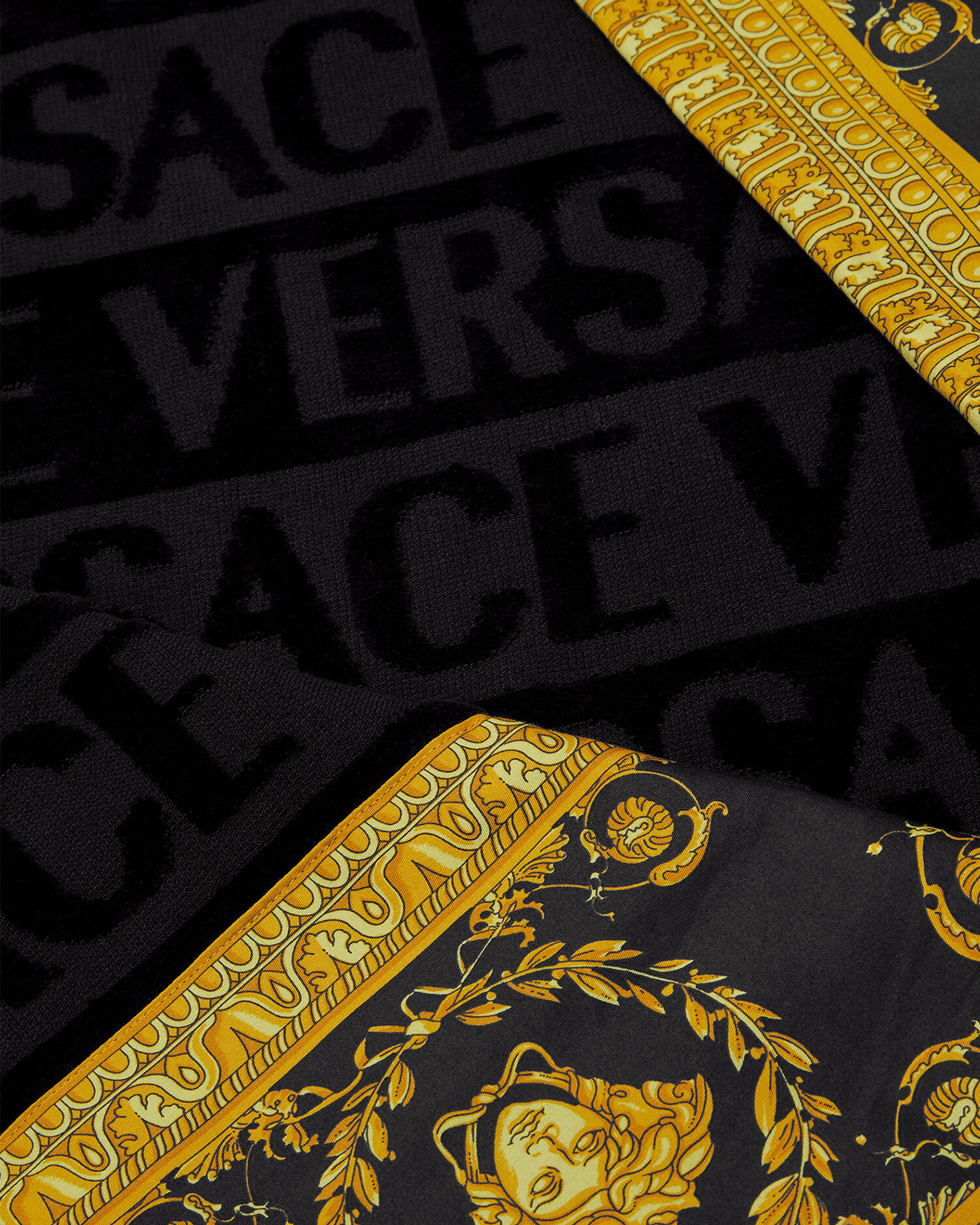 I ♡ Baroque Hand Towel Black | VERSACE US