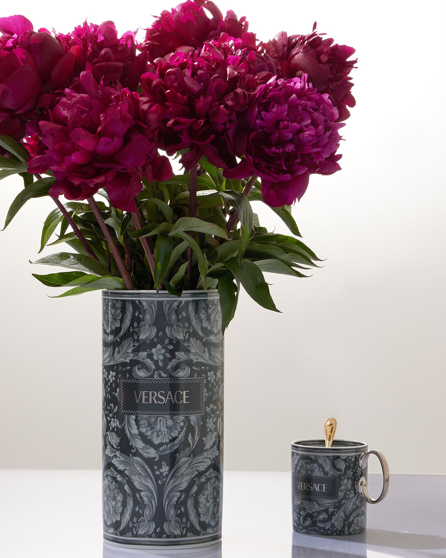 Barocco Haze Vase 24 cm Black,Print | VERSACE US