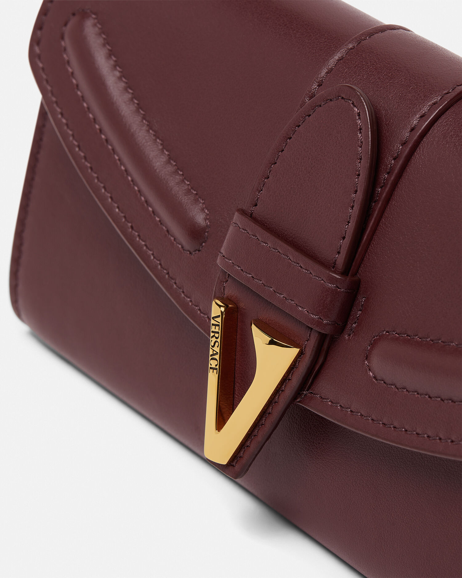 V Leather Wallet On Chain Burgundy | VERSACE US